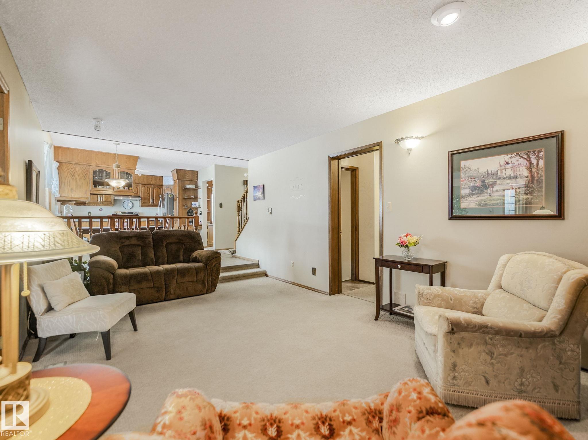 Photo 22 at 6106 37a Avenue NW, Hillview, Edmonton