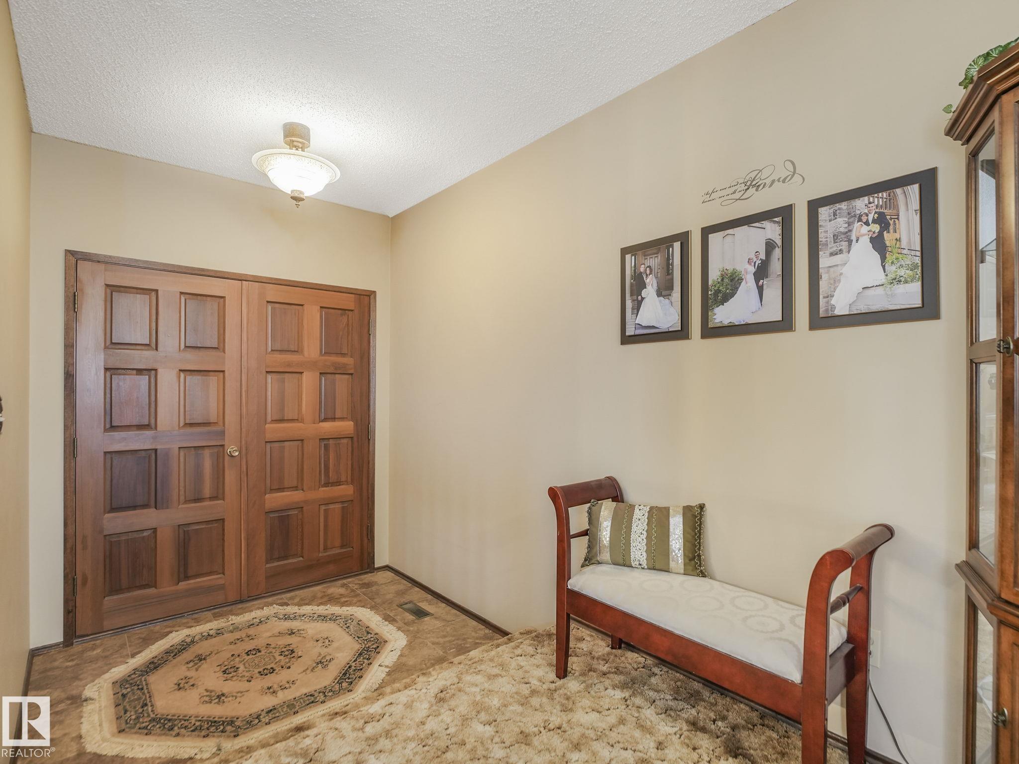 Photo 4 at 6106 37a Avenue NW, Hillview, Edmonton