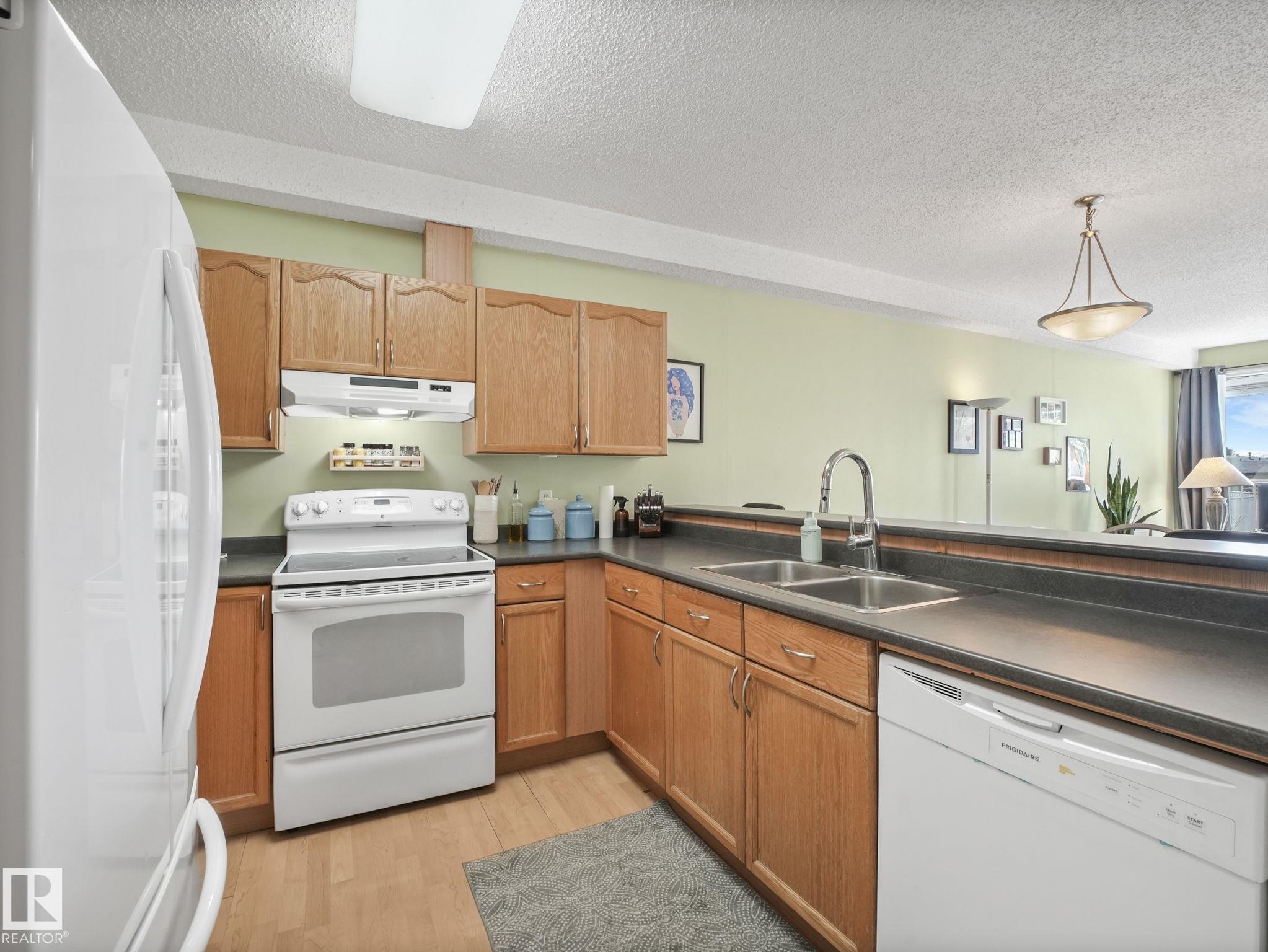 https://zimg.paragon.ice.com/ParagonImages/Property/PM/RAE/225397451/10/0/0/df4f7570a9c63f47719dc63a86404741/1/21da7ae8e36caa78631d58f3ec1999ec/225397451-ecd00157-32f0-41f4-8ba9-c817e4eeaca9.JPG