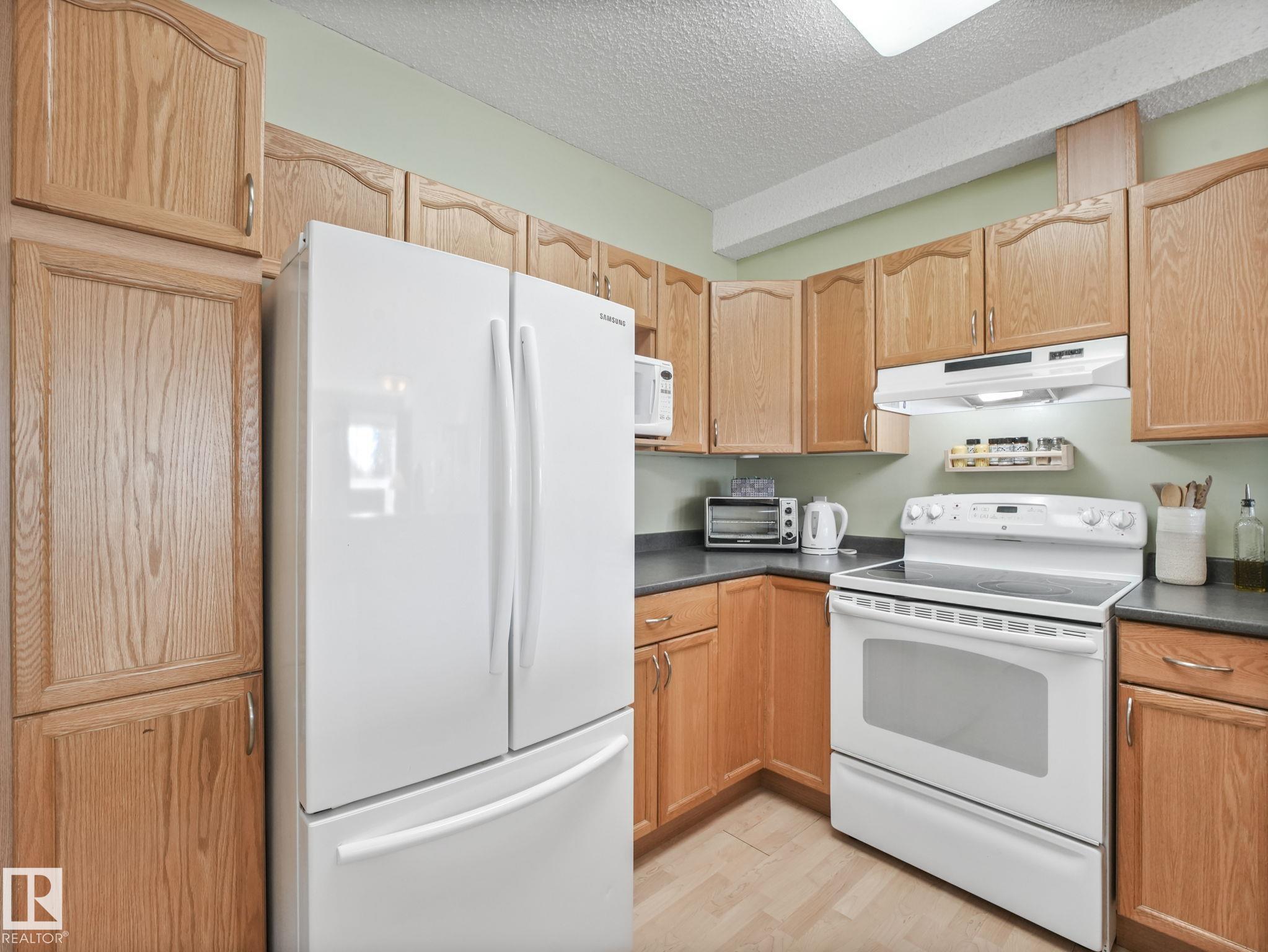 https://zimg.paragon.ice.com/ParagonImages/Property/PM/RAE/225397451/11/0/0/7b810333f0fe22457bb9771dc28ab68a/1/21da7ae8e36caa78631d58f3ec1999ec/225397451-da1425ad-3a01-4f11-ad18-76a74c24ec1f.JPG