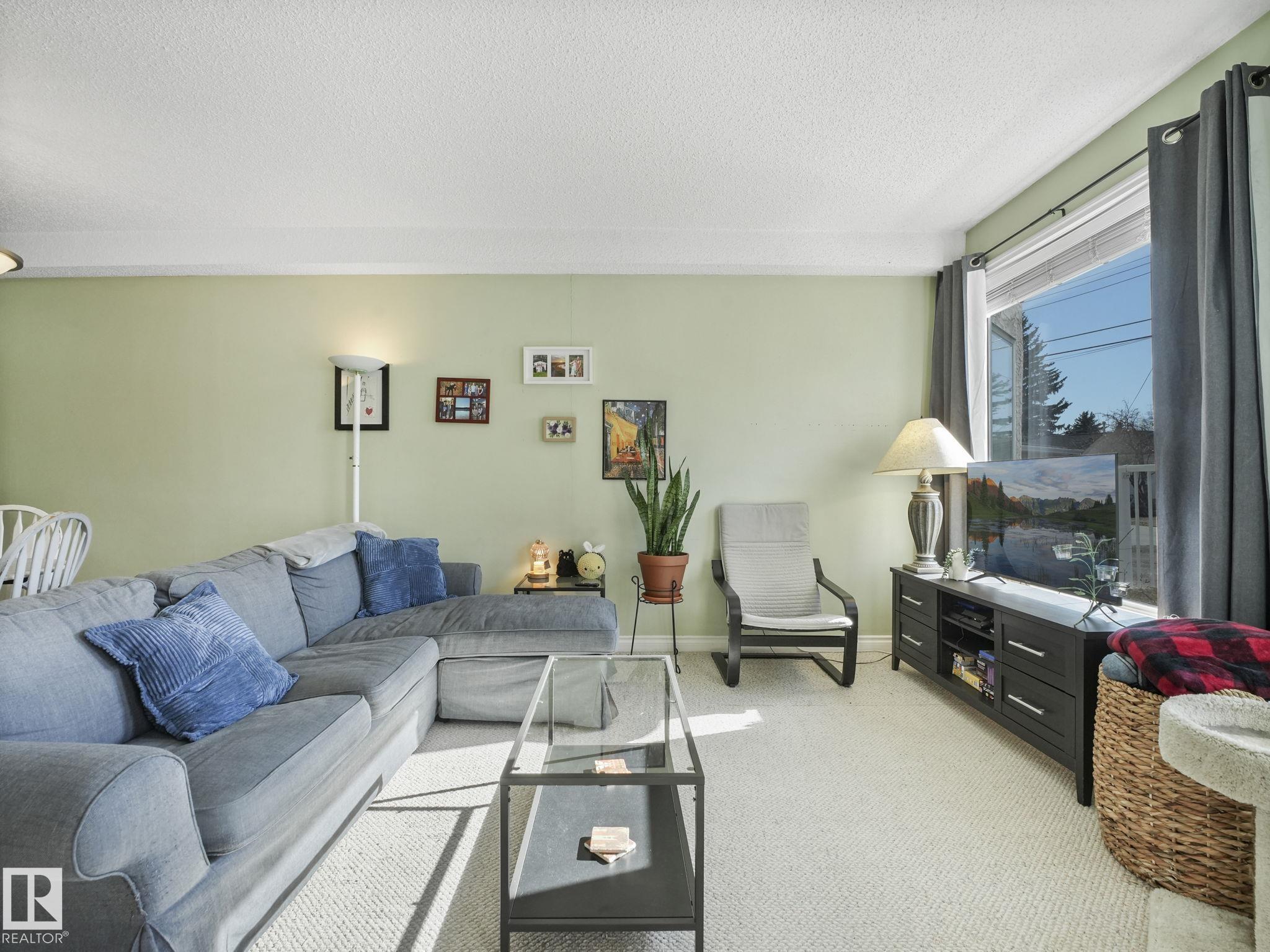 https://zimg.paragon.ice.com/ParagonImages/Property/PM/RAE/225397451/18/0/0/f3c2e782840a93ef5a4690f3274bd517/1/21da7ae8e36caa78631d58f3ec1999ec/225397451-c3008d8b-beb9-4055-833a-abcd2492641c.JPG