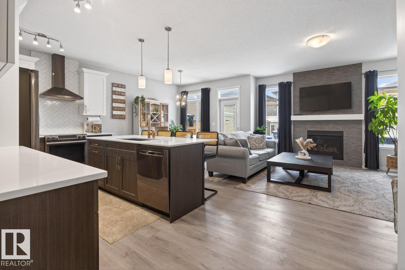 https://zimg.paragon.ice.com/ParagonImages/Property/PM/RAE/225397484/7/0/0/98c9aa02231a1c54a87b71d5882576f5/1/faf4d9ceb4996410e54e86143660a75e/225397484-393d3cd1-922b-4ed1-ba76-8c3d6445fe70.JPG