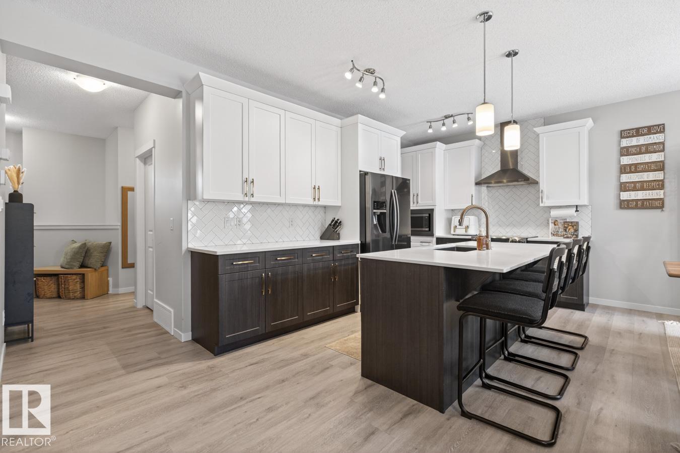 https://zimg.paragon.ice.com/ParagonImages/Property/PM/RAE/225397484/8/0/0/67304cd84987cdd931e2cb86060dfc6e/1/faf4d9ceb4996410e54e86143660a75e/225397484-6bbcaf1a-5932-4aed-830f-4a8132a5decc.JPG