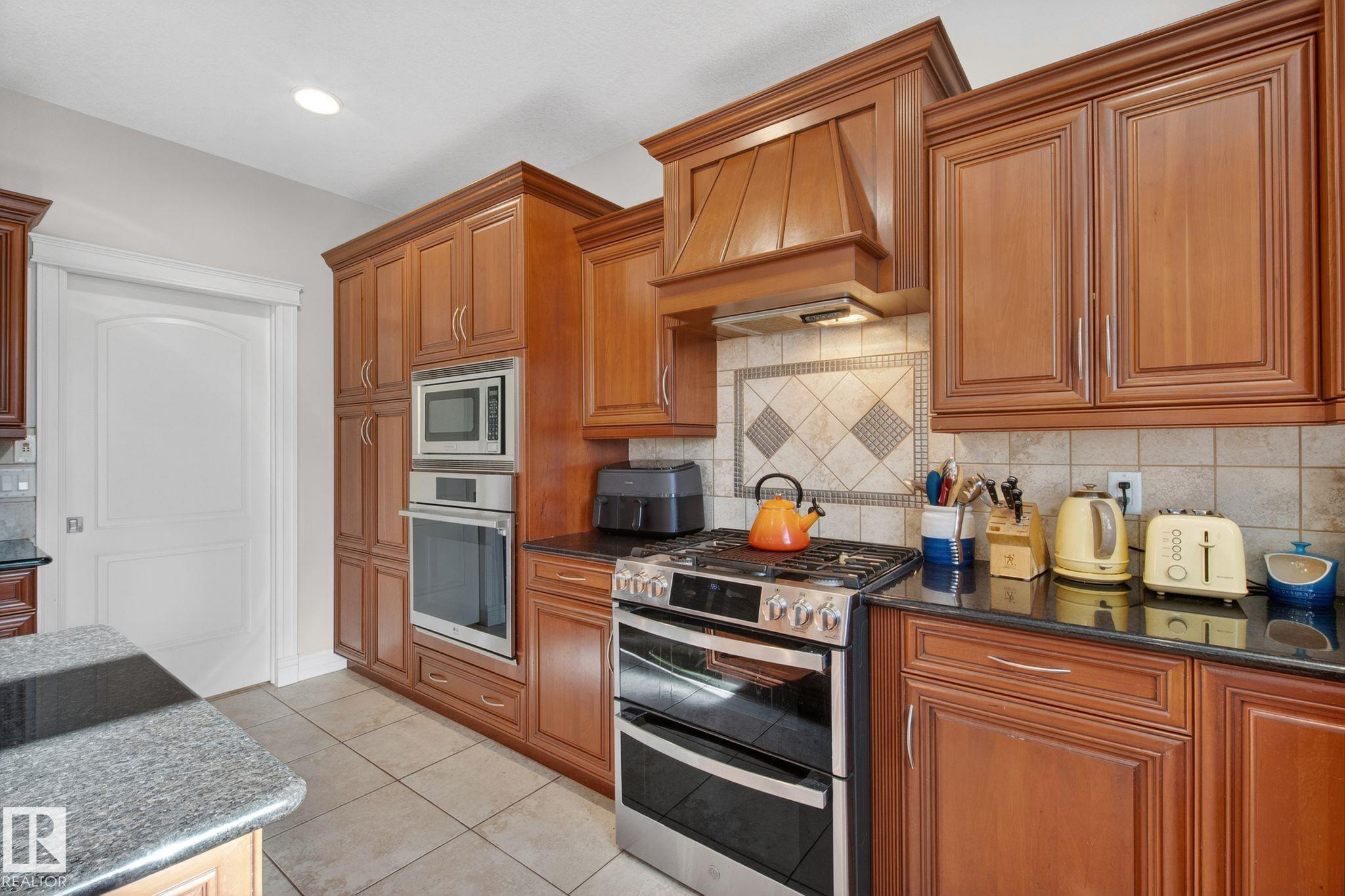 Photo 18 at 918 Hollingsworth Bend NW, Hodgson, Edmonton