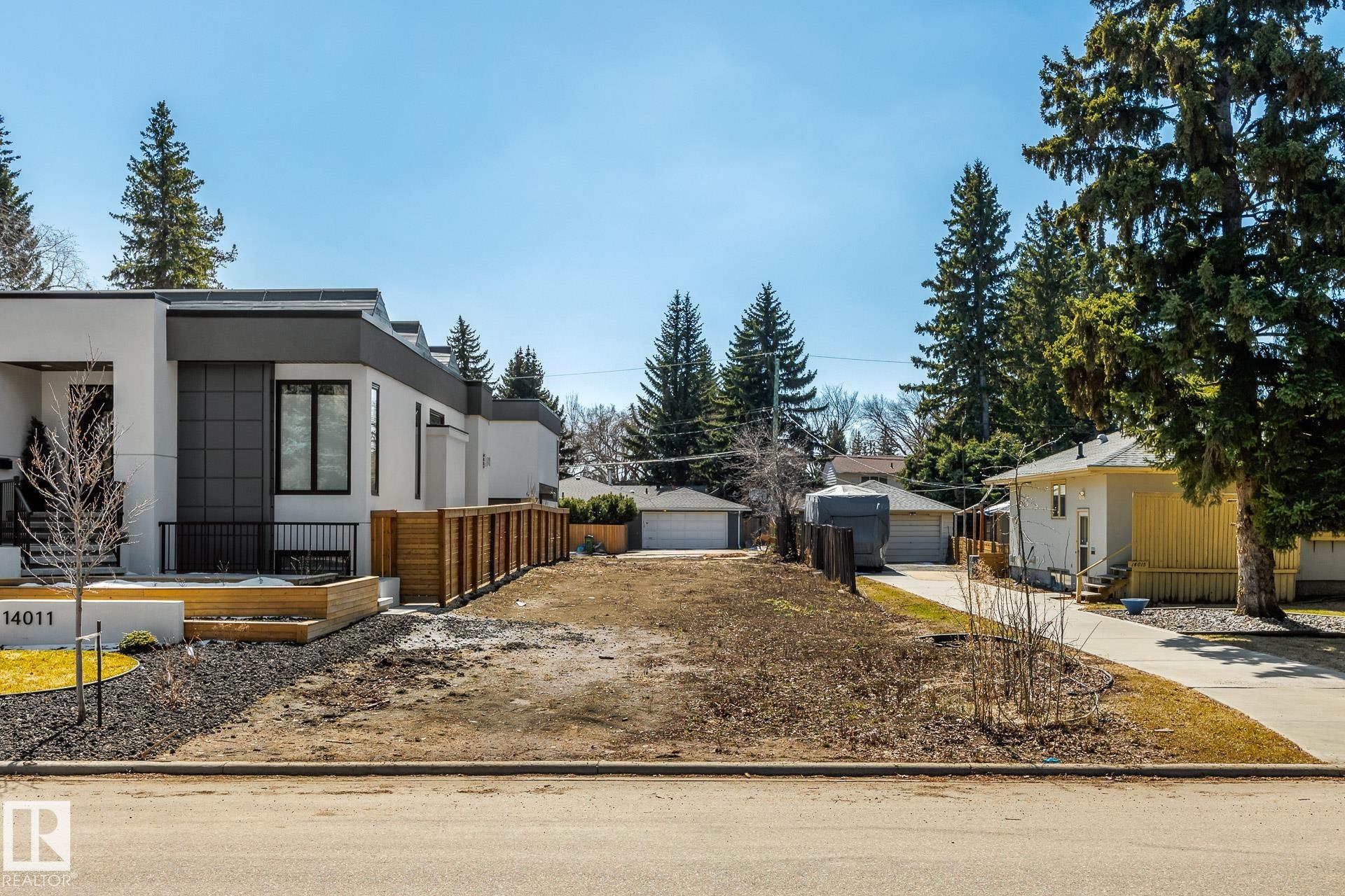 OPPORTUNITY KNOCKS! Build your dream home on this fantastic lot located in Capitol Hill, Glenora. 30 ft wide and 140 ft deep. A stone?s throw away from the beautiful ravine and the lush North Saskatchewan River Valley. Close to all amenities, West Block Glenora, and Downtown Edmonton. The site is already cleared and ready for development.