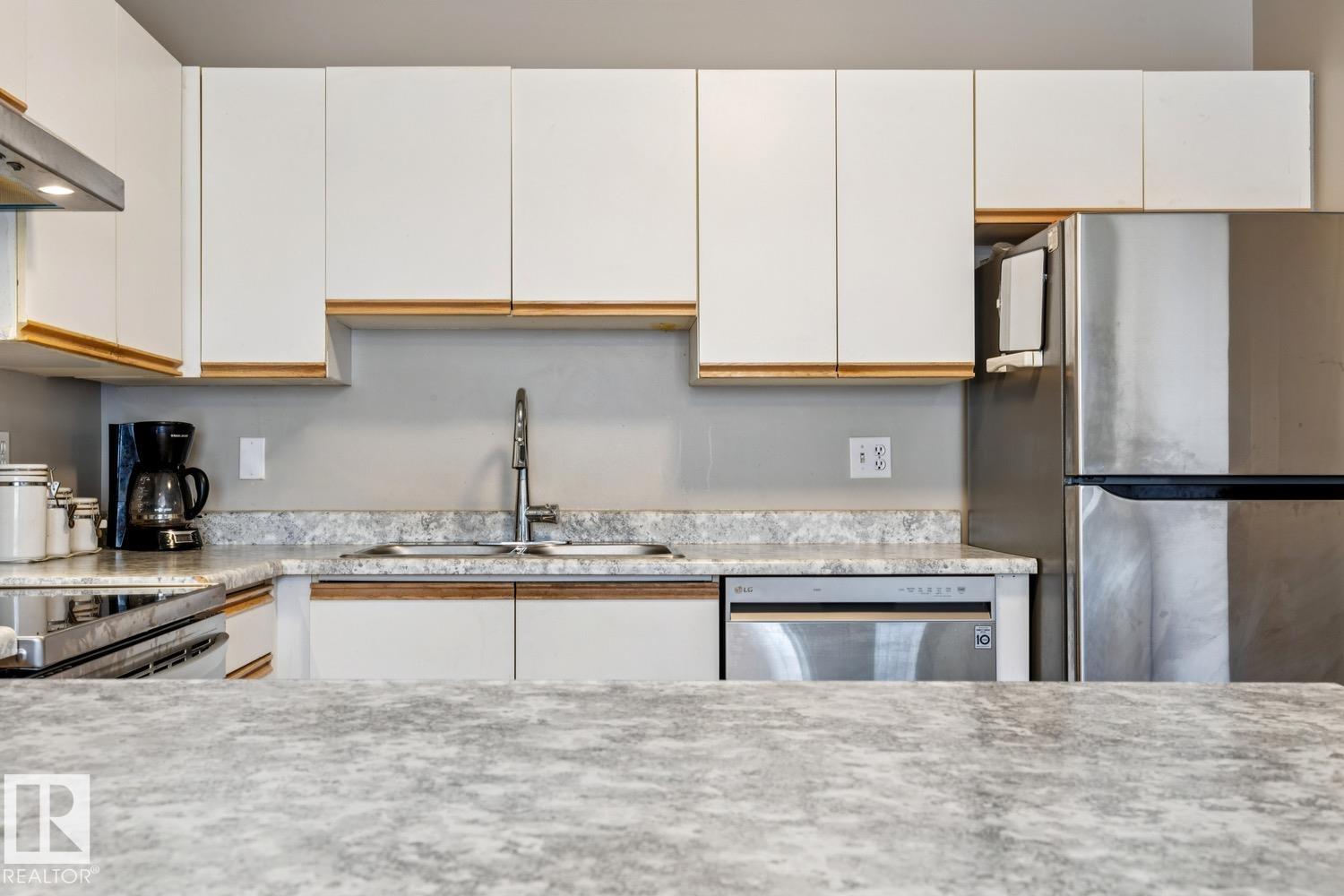 Photo 10 at 40 - 9520 174 Street NW, Terra Losa, Edmonton