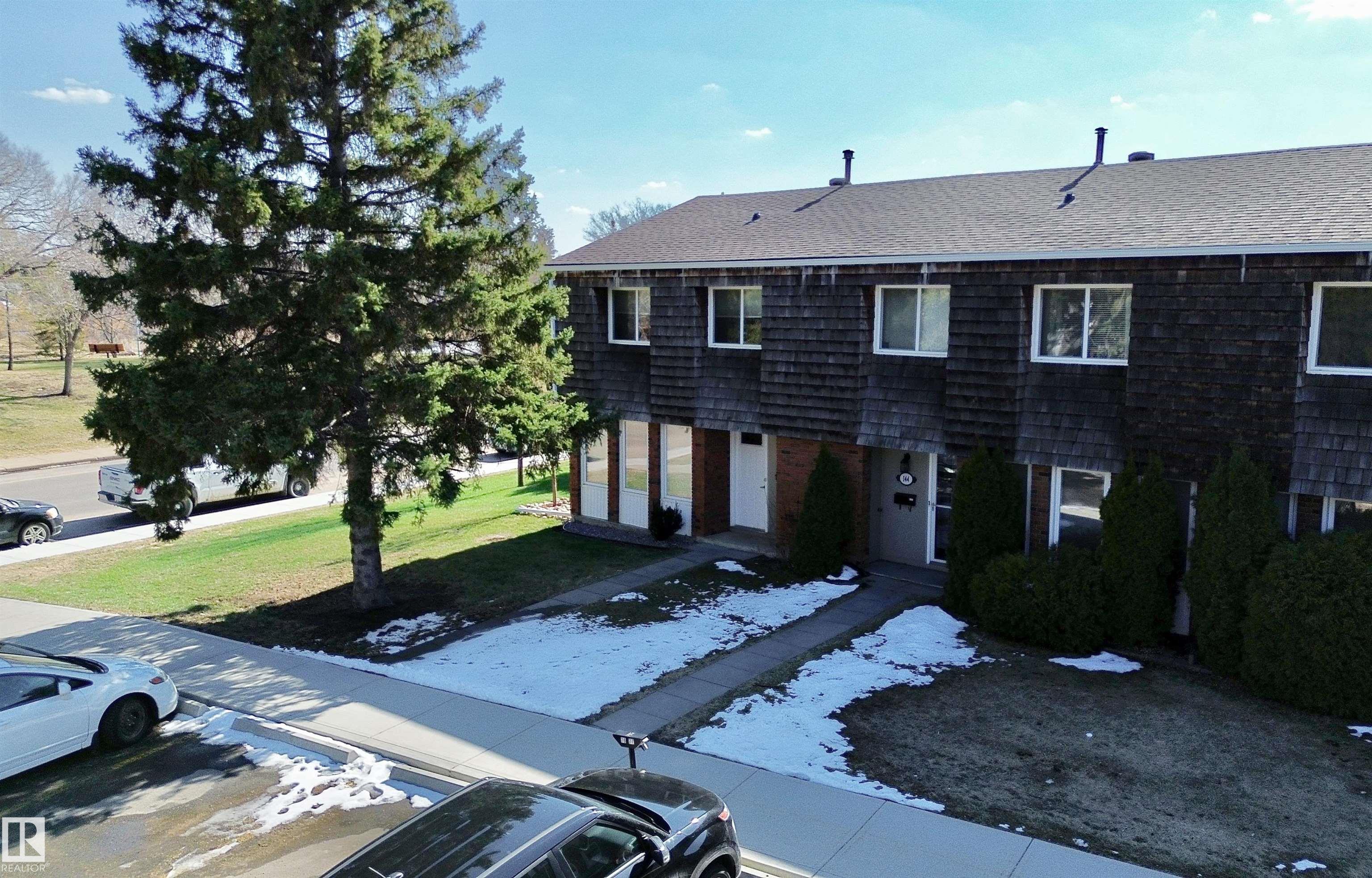 145 Great oaks, Broadmoor Estates, Sherwood Park photo 2