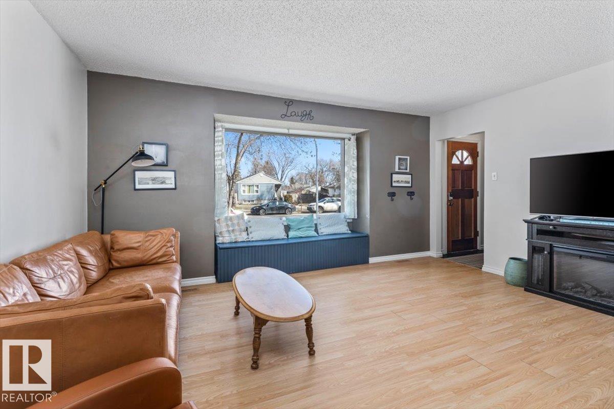 Photo 5 at 12210 59 Street NW, Montrose, Edmonton