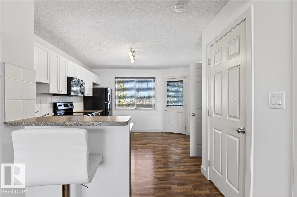 Photo 12 at 18 - 6032 38 Avenue NW, Greenview, Edmonton