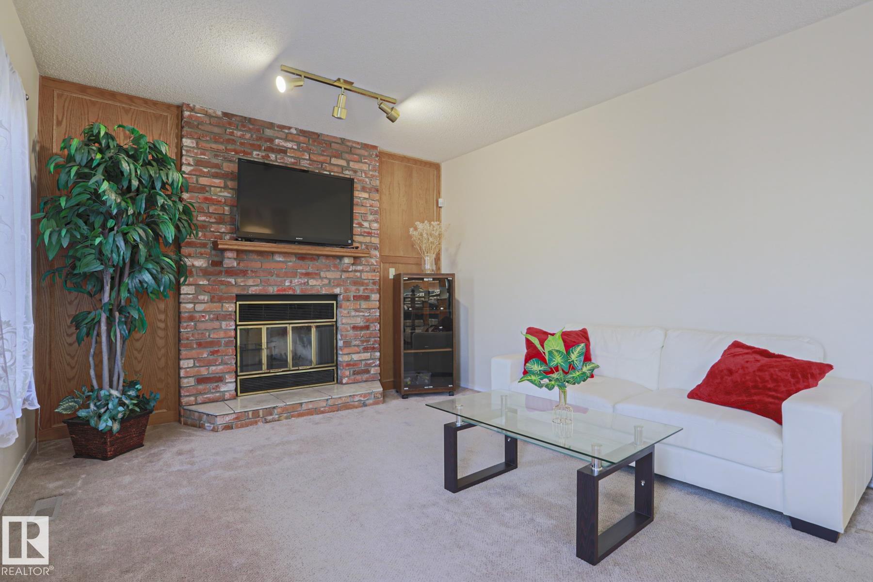 https://zimg.paragon.ice.com/ParagonImages/Property/PM/RAE/225397621/30/0/0/c9ac0935538c4018f3cb9978ce8ed79b/1/6a0c4e873036498d262f89188fcce959/225397621-b52b5473-a669-4028-a9c3-2a734000bedd.JPG