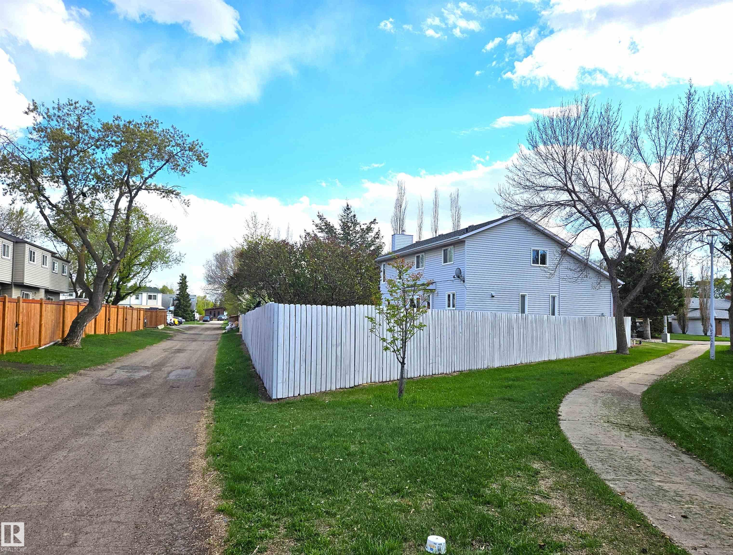 https://zimg.paragon.ice.com/ParagonImages/Property/PM/RAE/225397621/54/0/0/ce7358002e4a3e586e61f1e9e65f022b/1/6a0c4e873036498d262f89188fcce959/225397621-59b4aeea-20ec-4cfb-898b-8ed0e14c0e38.JPG