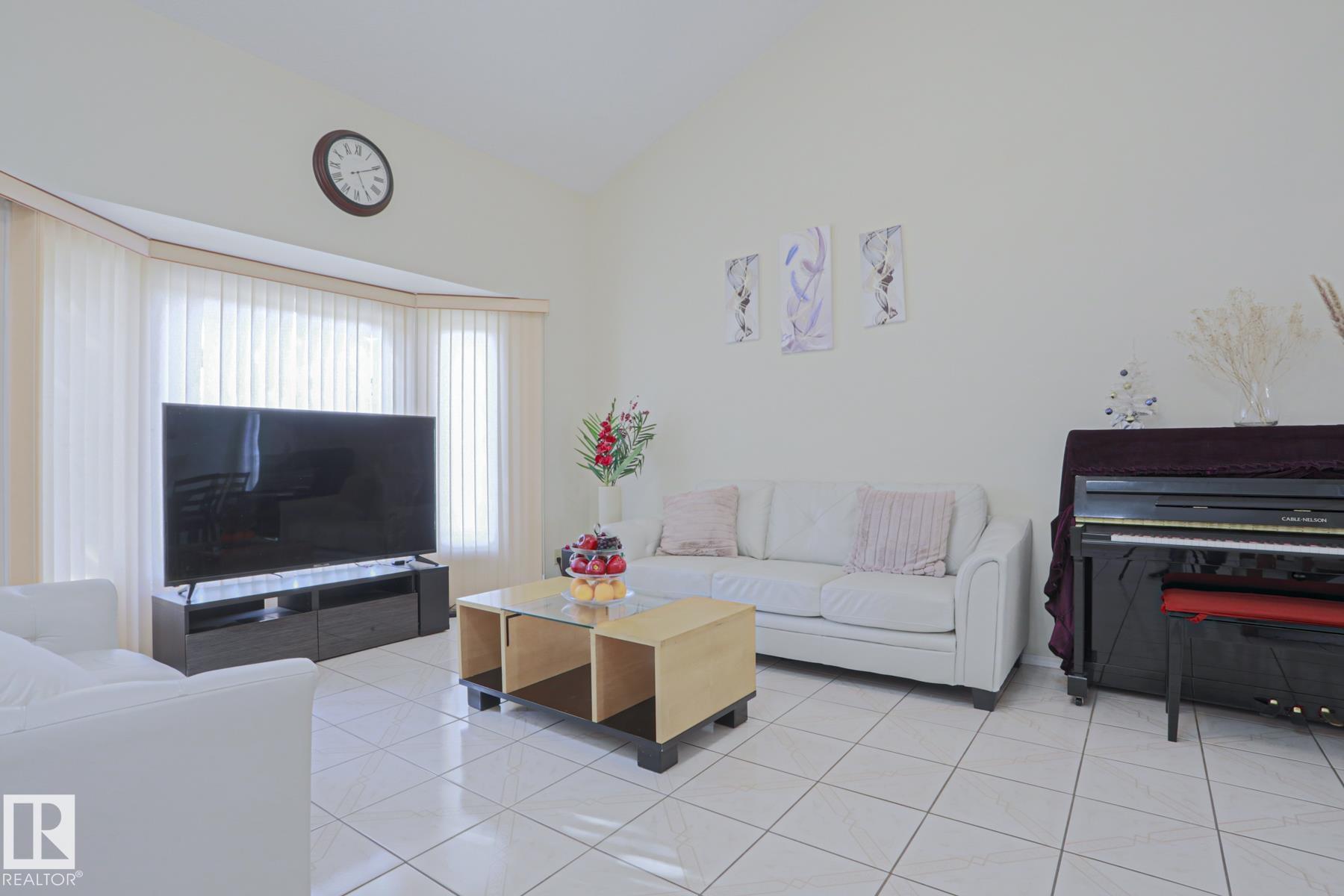 https://zimg.paragon.ice.com/ParagonImages/Property/PM/RAE/225397621/6/0/0/cbd8d416685dba9e3bcab70d3780284b/1/6a0c4e873036498d262f89188fcce959/225397621-967d4169-58c1-4fbb-9c03-9097130e34ee.JPG