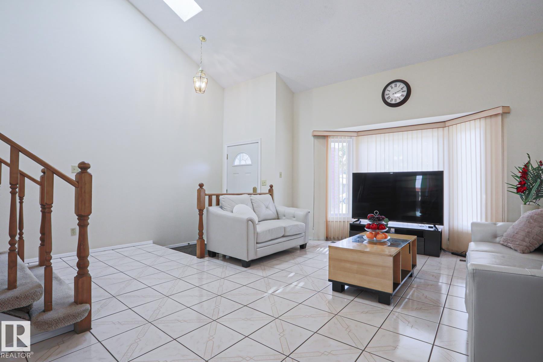 https://zimg.paragon.ice.com/ParagonImages/Property/PM/RAE/225397621/7/0/0/92787286af1542151e1ad1efd41f6ac1/1/6a0c4e873036498d262f89188fcce959/225397621-9fa7f562-3684-401e-95df-feb6c504d242.JPG