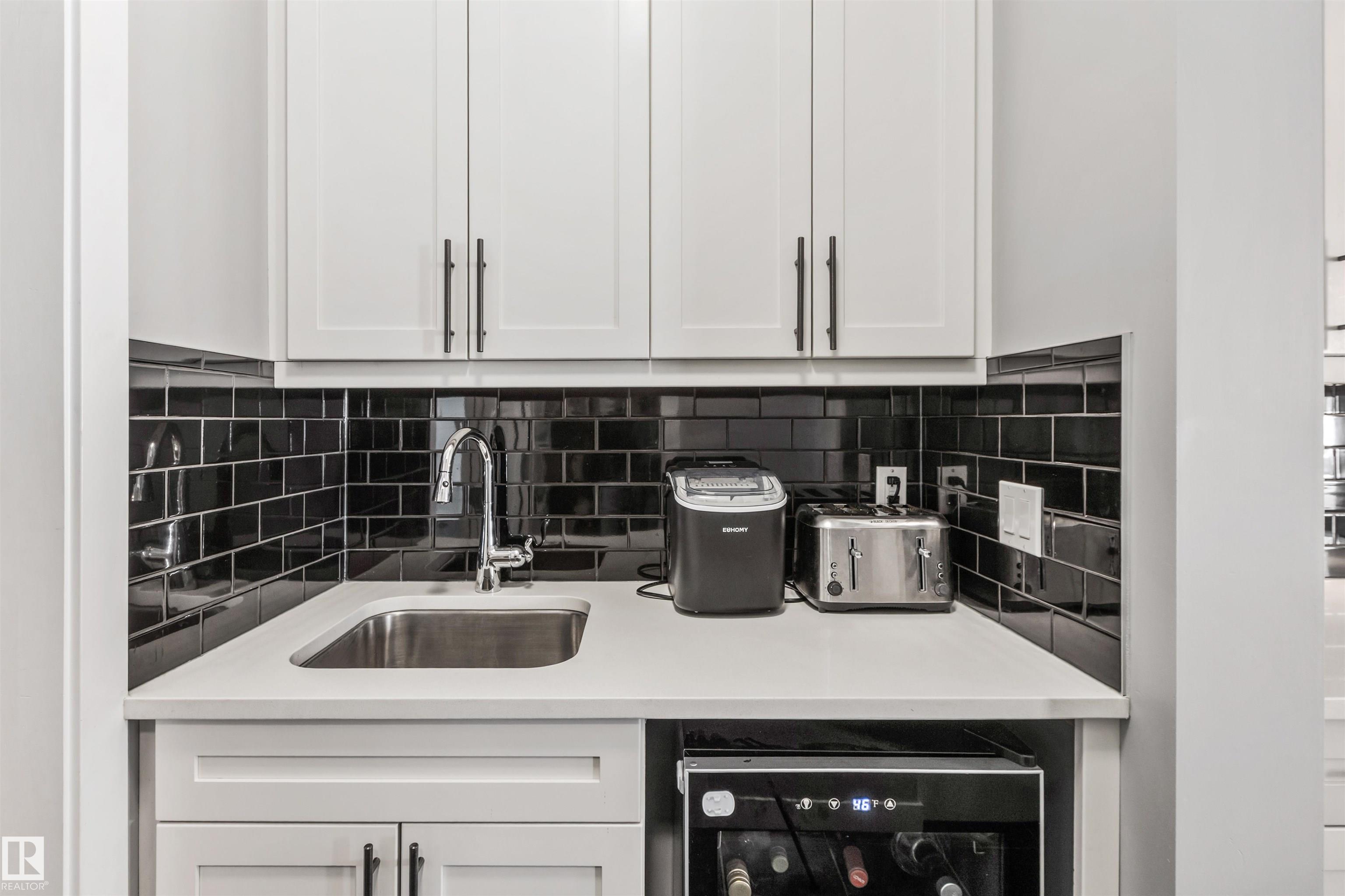 https://zimg.paragon.ice.com/ParagonImages/Property/PM/RAE/225397646/12/0/0/6e0a8ac53833b660d8d35bc31ae01449/1/9c4f1fe584fe465d99209d5966b8d144/225397646-f354a78e-1ac5-4448-b283-9b578e7898fe.JPG