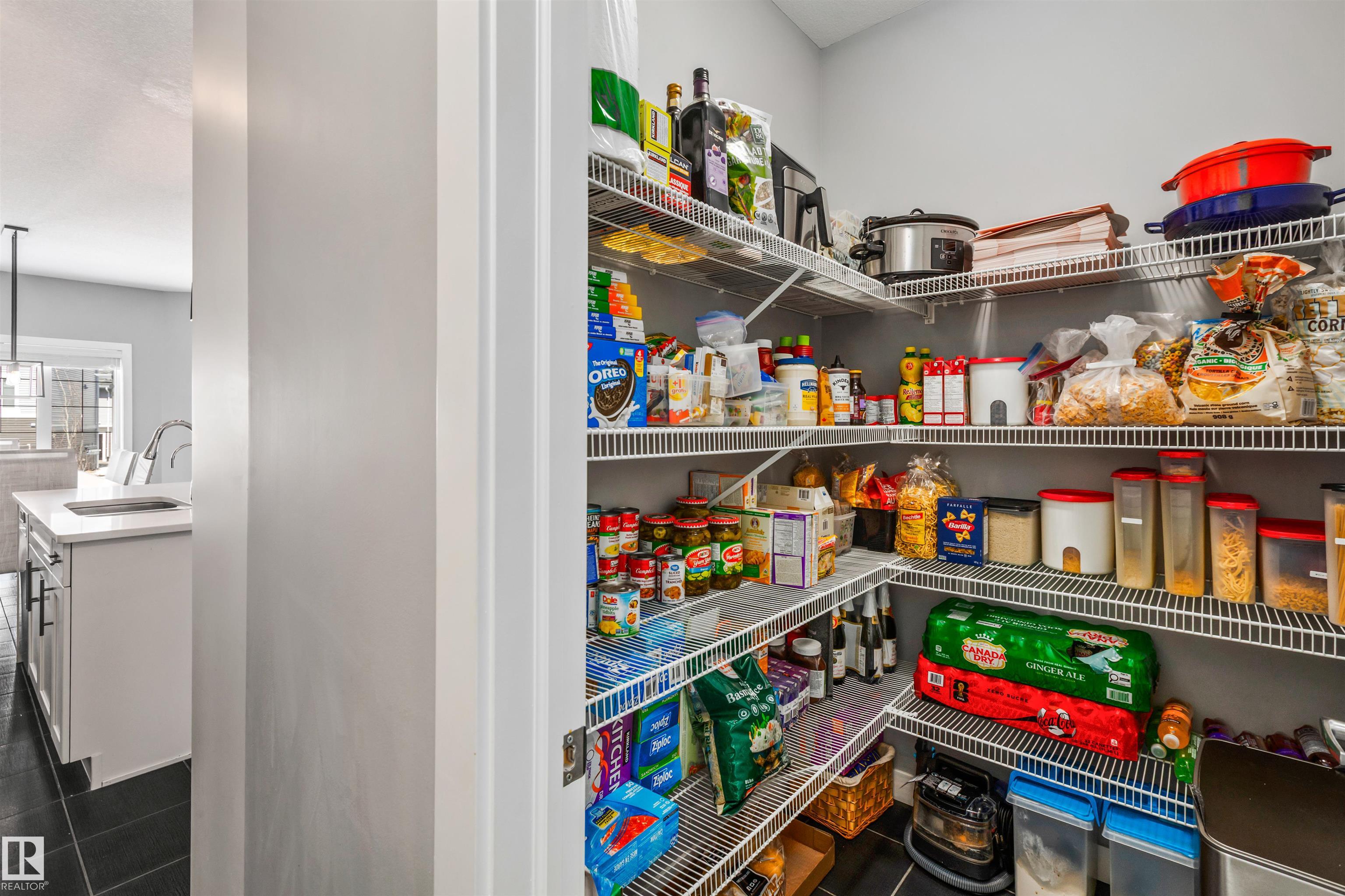 https://zimg.paragon.ice.com/ParagonImages/Property/PM/RAE/225397646/13/0/0/4e613b2799be5bb5ef0b480e07892c0e/1/9c4f1fe584fe465d99209d5966b8d144/225397646-e92c3473-9f2a-4ce5-b6cd-6ec2edbb61bc.JPG