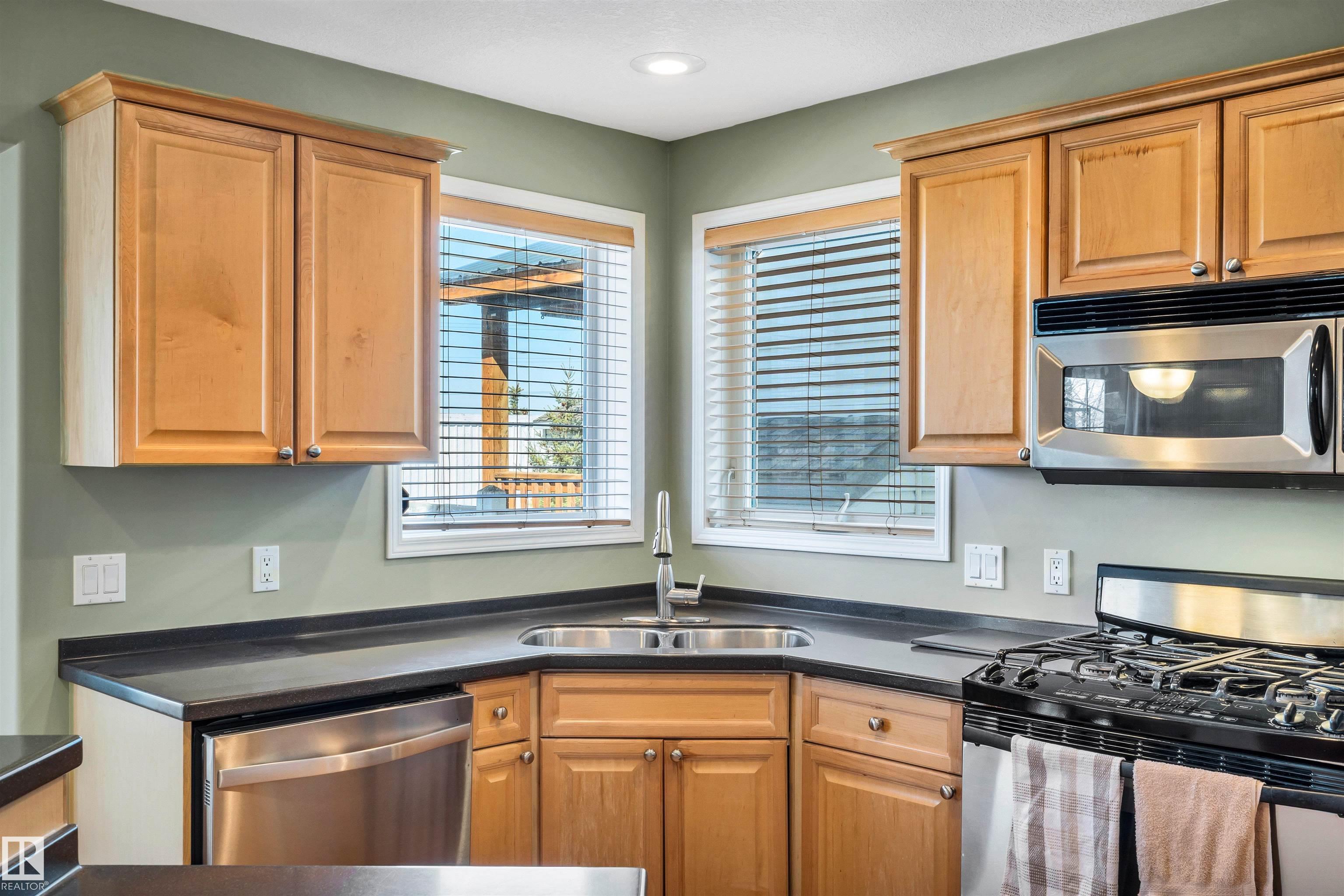 Photo 11 at 1229 Ormsby Lane NW, Ormsby Place, Edmonton