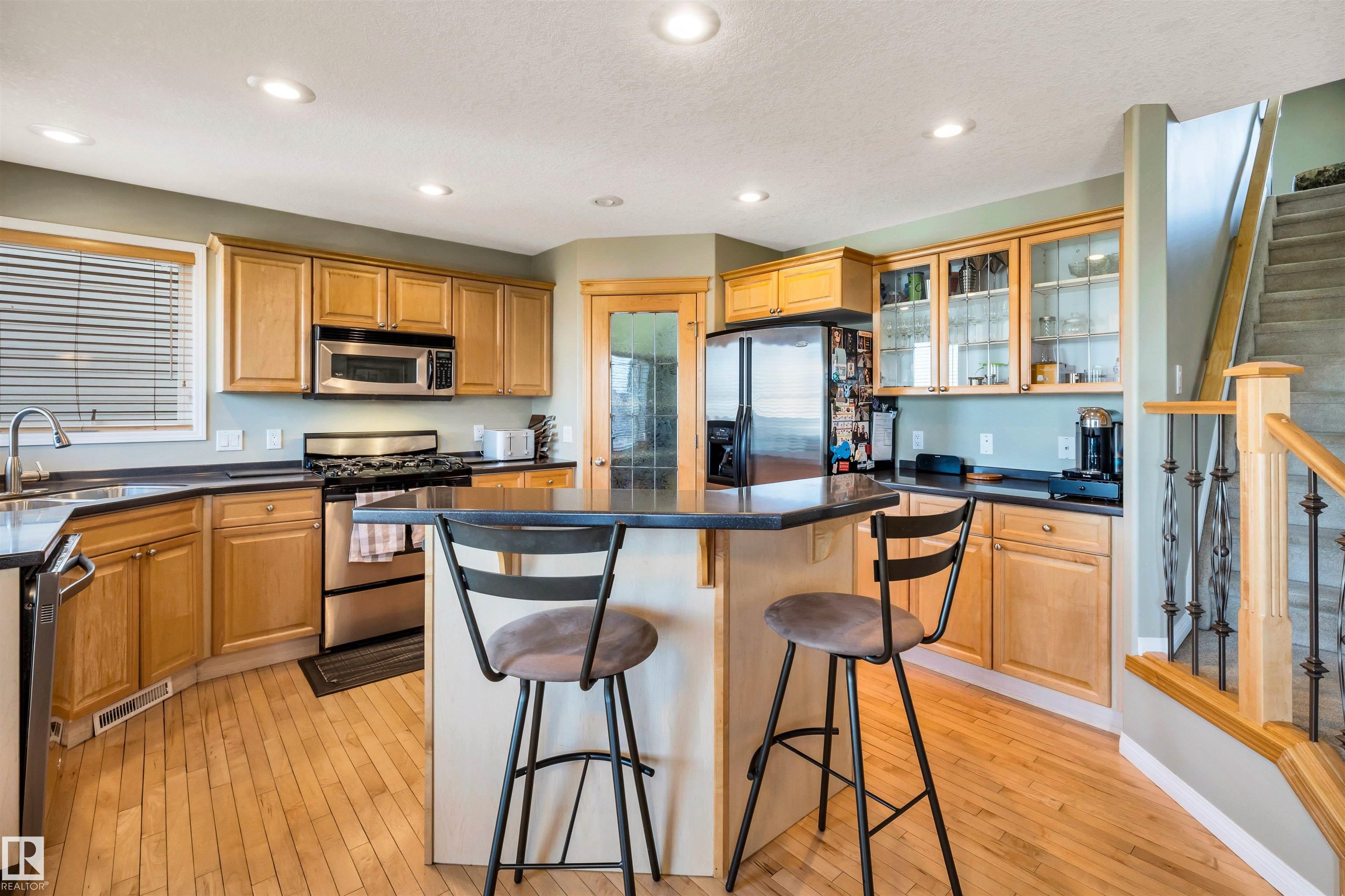 Photo 10 at 1229 Ormsby Lane NW, Ormsby Place, Edmonton