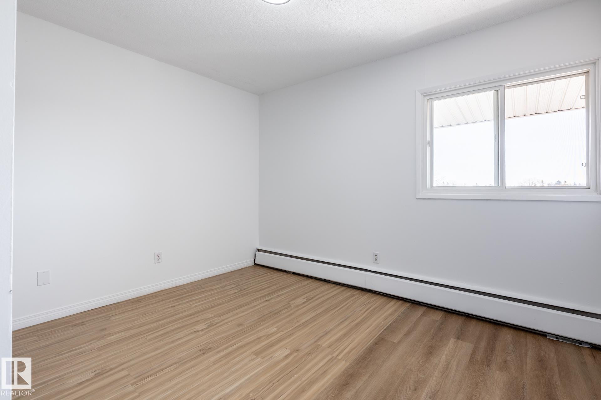 https://zimg.paragon.ice.com/ParagonImages/Property/PM/RAE/225397660/24/0/0/3d725ac5e104f10421efa35545a9ab4e/1/cdc3adf98f1401ee4b0d5c72e47cbc6f/225397660-cb662437-27f2-4970-82d5-c86d48404e98.JPG