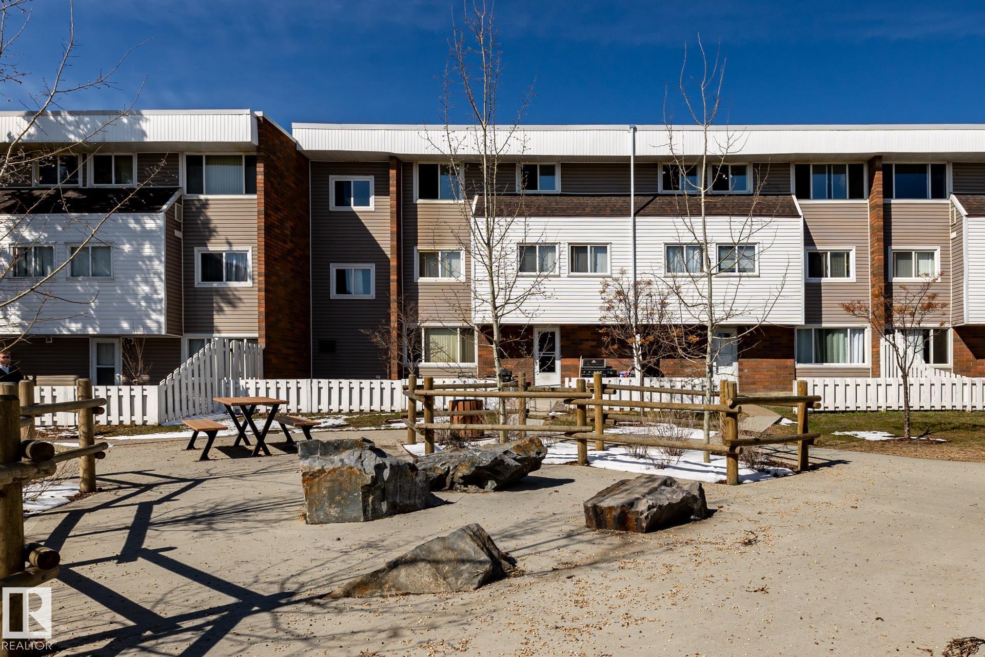 https://zimg.paragon.ice.com/ParagonImages/Property/PM/RAE/225397660/45/0/0/1bd33c60dd23b7a83cf95534e7843340/1/cdc3adf98f1401ee4b0d5c72e47cbc6f/225397660-a9434490-528b-4c9f-86e5-92b66d9f9fed.JPG