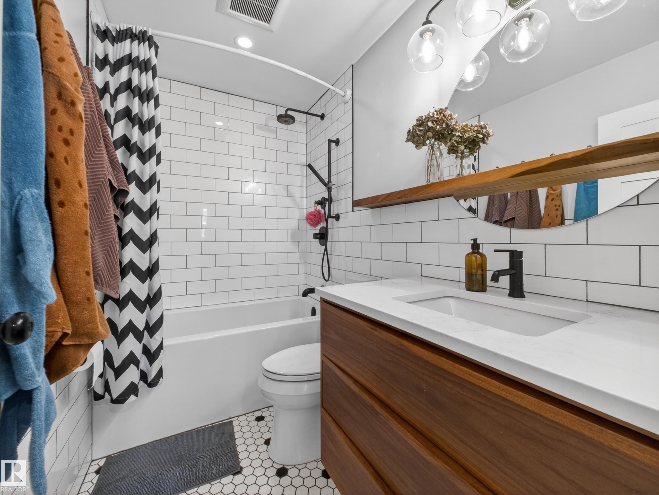 Photo 32 at 16105 84 Avenue NW, Elmwood, Edmonton