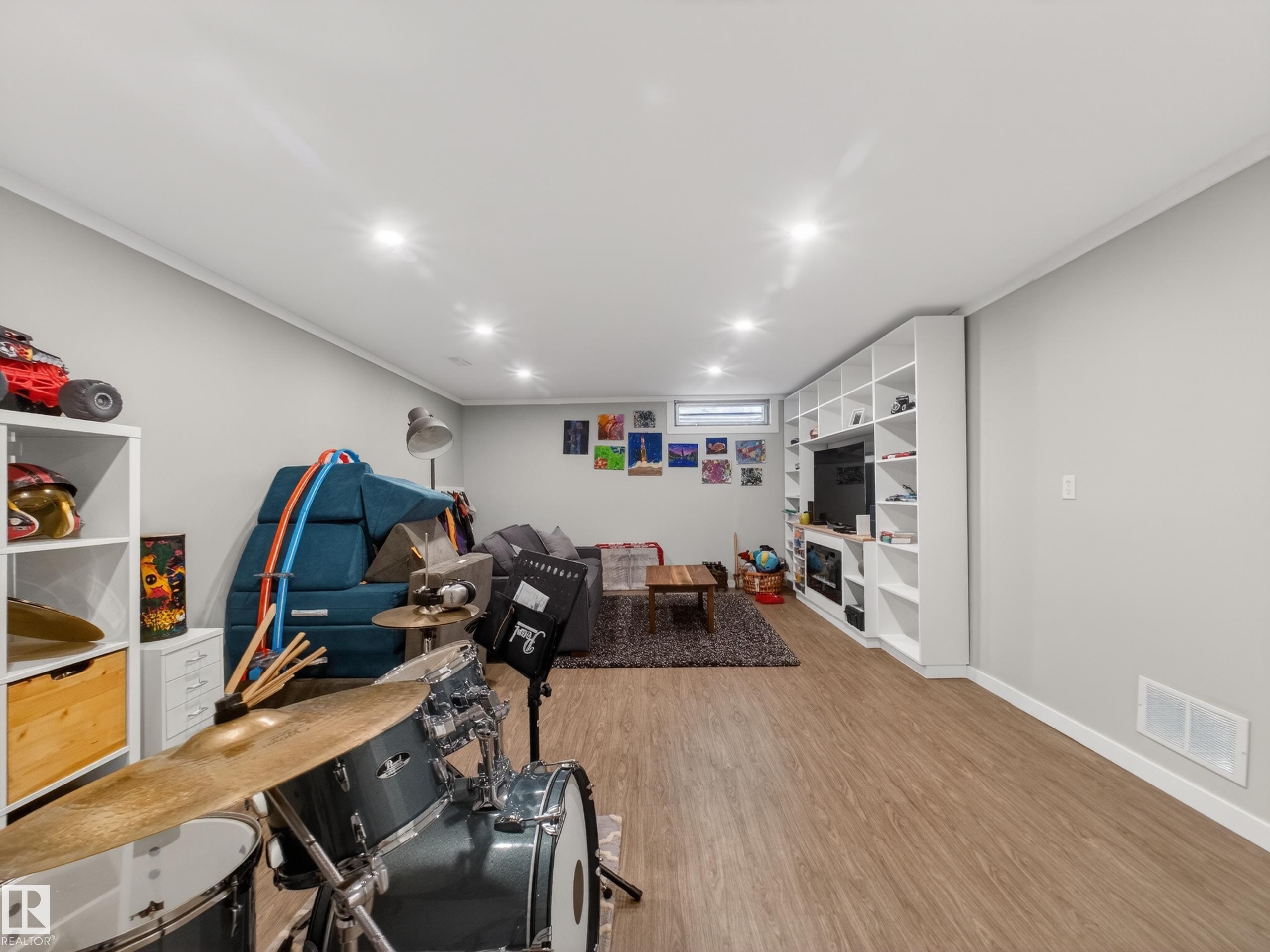 Photo 34 at 16105 84 Avenue NW, Elmwood, Edmonton