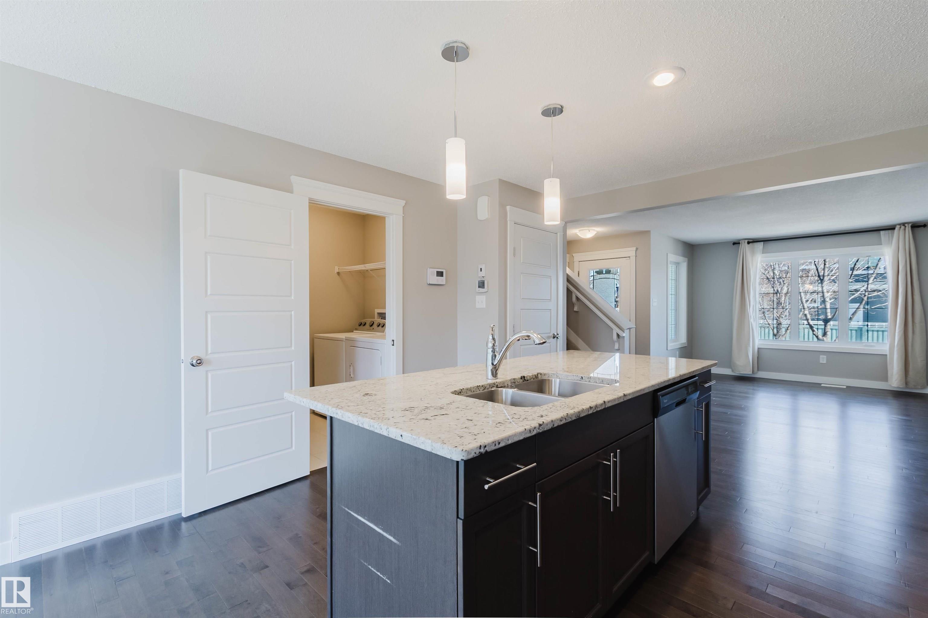https://zimg.paragon.ice.com/ParagonImages/Property/PM/RAE/225397673/11/0/0/2ac40e03258f53fc12d78afb9eff8c4d/1/dedf3c53462ff94d969fc5dcb50c966e/225397673-efb6dd18-edd9-4b1d-be64-1a3740c0eba1.JPG