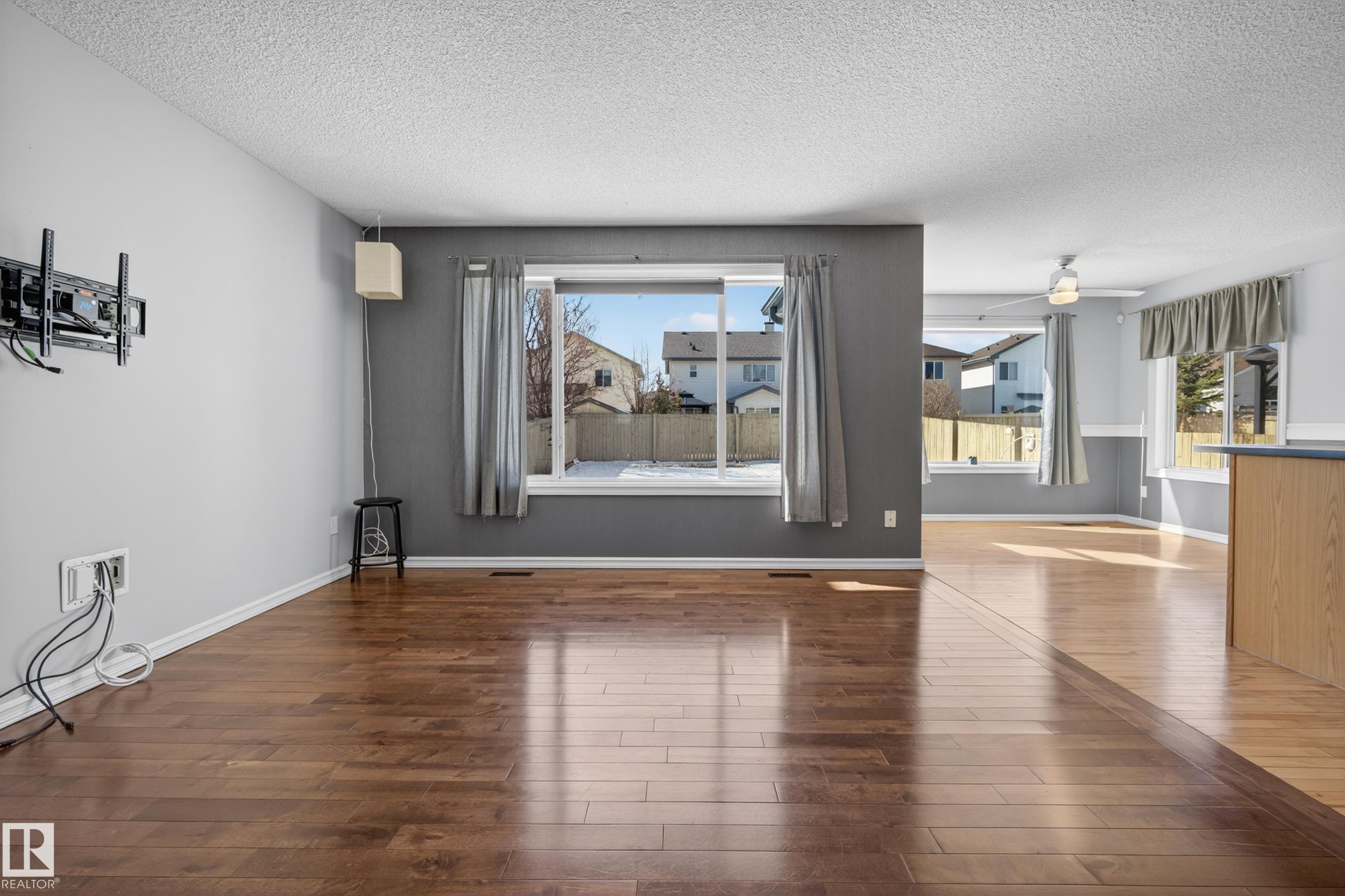 https://zimg.paragon.ice.com/ParagonImages/Property/PM/RAE/225397675/10/0/0/6302957f530623b1f3623345367ebb47/1/fb935056358ce63d2e61a3ea8adb7249/225397675-f9123024-99fc-48ab-80f1-8f4457fc40c2.JPG