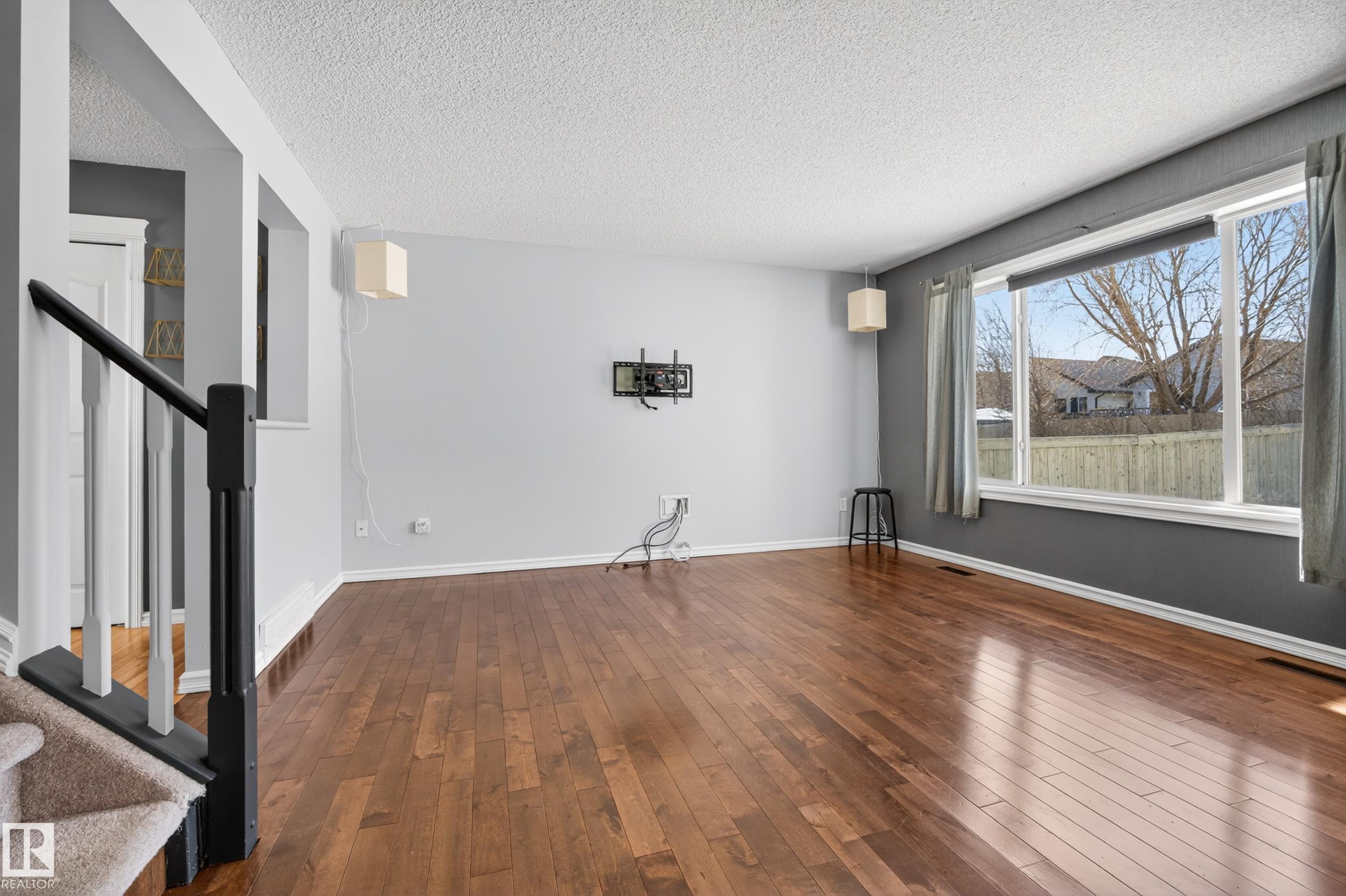https://zimg.paragon.ice.com/ParagonImages/Property/PM/RAE/225397675/11/0/0/ffbc436a8108217e9eeaac8cdb55f3a0/1/fb935056358ce63d2e61a3ea8adb7249/225397675-be5f96b9-3825-49ab-9692-f7d199f16e1c.JPG