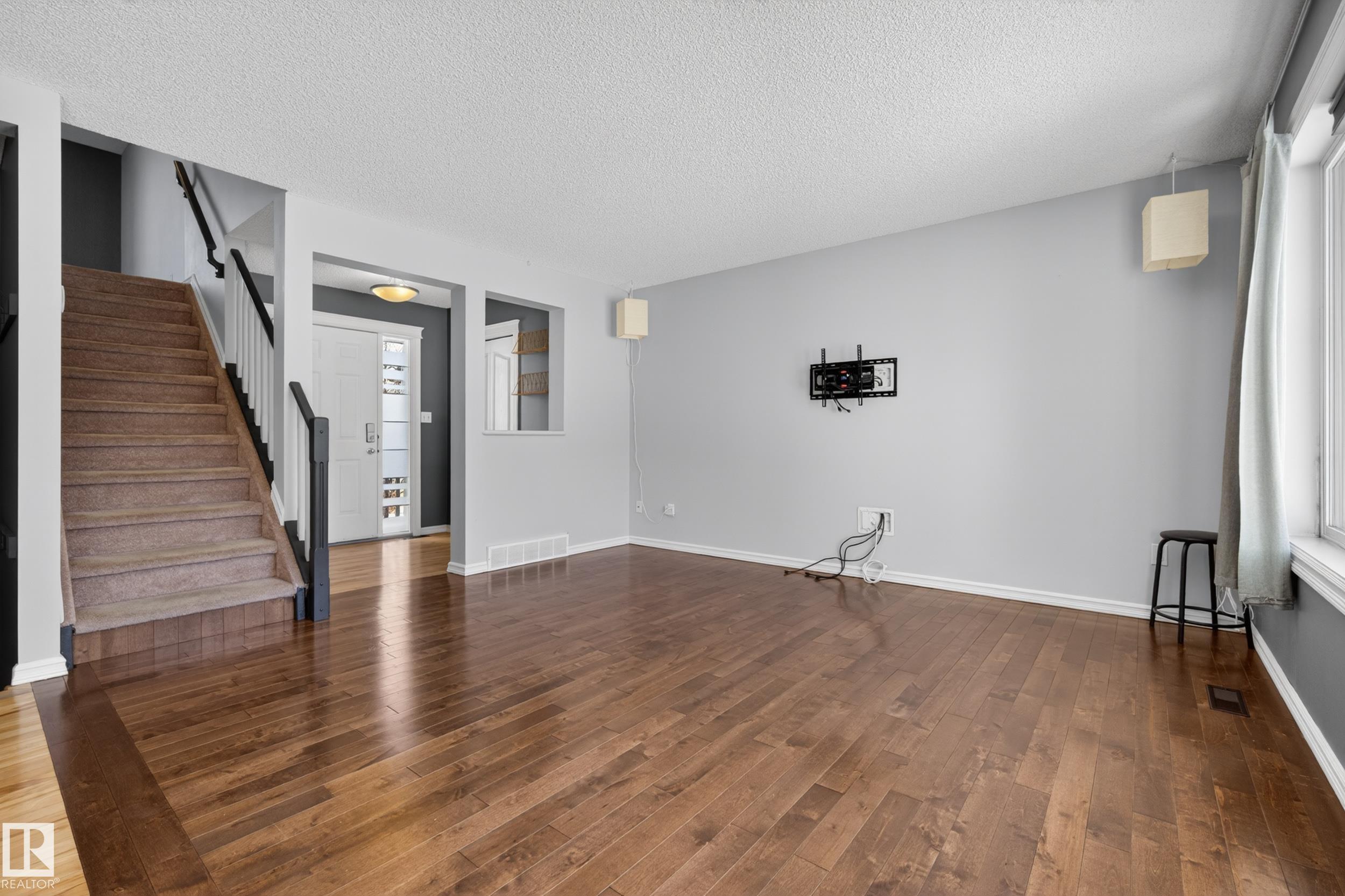 https://zimg.paragon.ice.com/ParagonImages/Property/PM/RAE/225397675/12/0/0/1565de201f310fe71e2ea0088cb1d8c4/1/fb935056358ce63d2e61a3ea8adb7249/225397675-08d3b28f-c23b-4691-81ba-47db9c3bd718.JPG