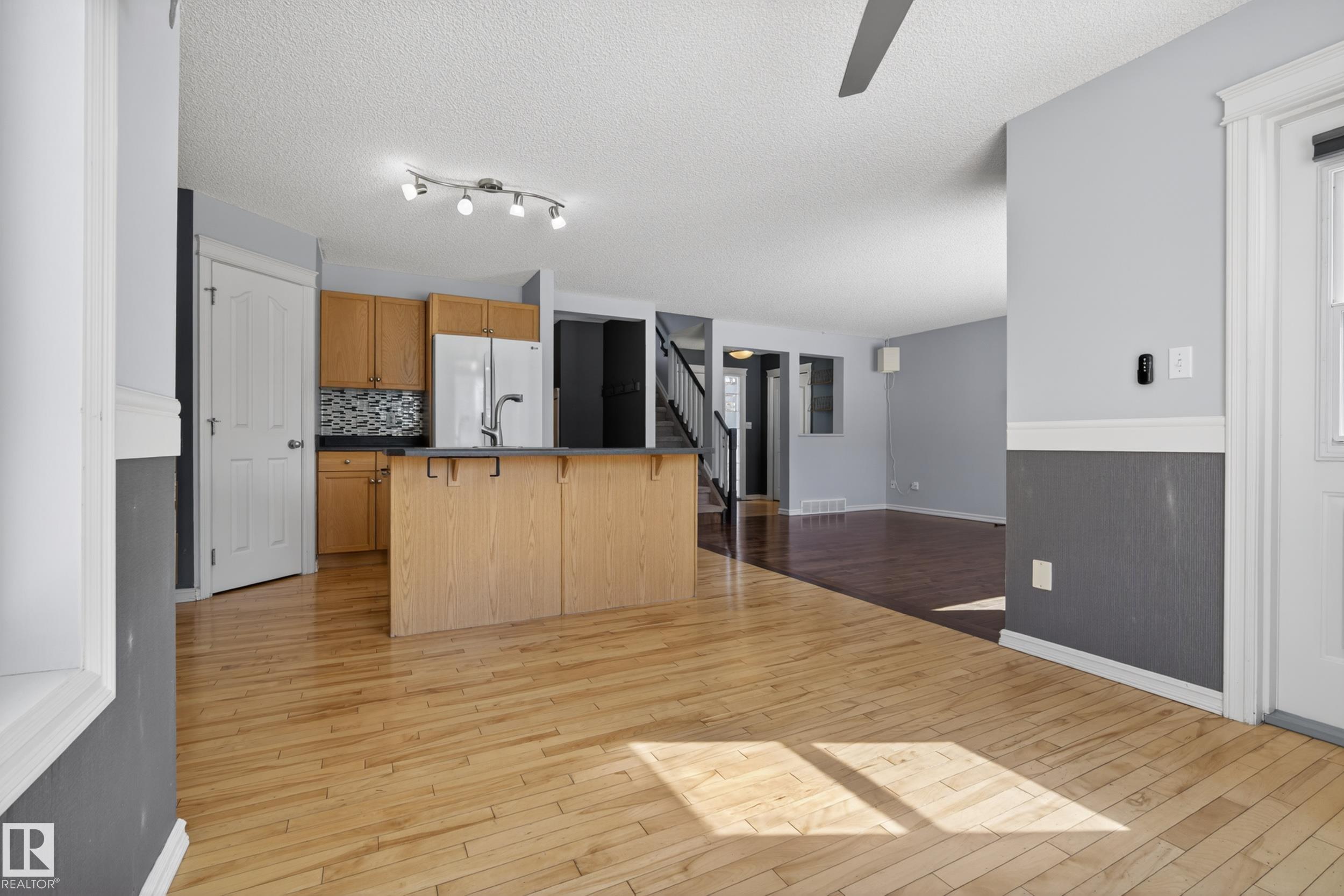https://zimg.paragon.ice.com/ParagonImages/Property/PM/RAE/225397675/19/0/0/2f3729fffa1ed923fae8af57ad3daeea/1/fb935056358ce63d2e61a3ea8adb7249/225397675-996e27ac-f2aa-48f4-b9f9-7a4533d55552.JPG