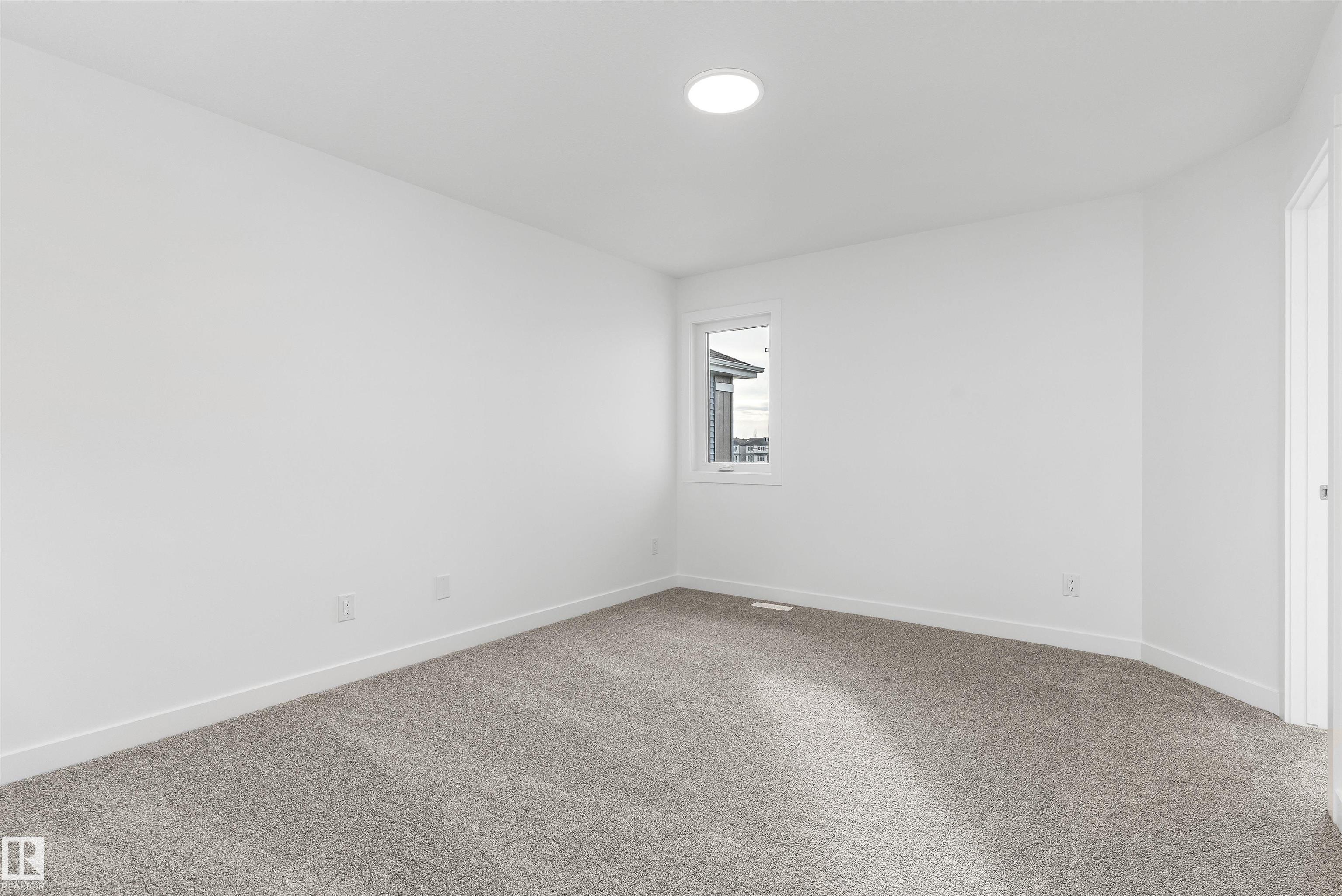 https://zimg.paragon.ice.com/ParagonImages/Property/PM/RAE/225397686/26/0/0/9be8ebd9b37b1e94c2479cb600e9570e/1/035e72faae11530579d86a5de47c130a/225397686-4ca998f0-457f-493e-b653-cd839f4eccaa.JPG