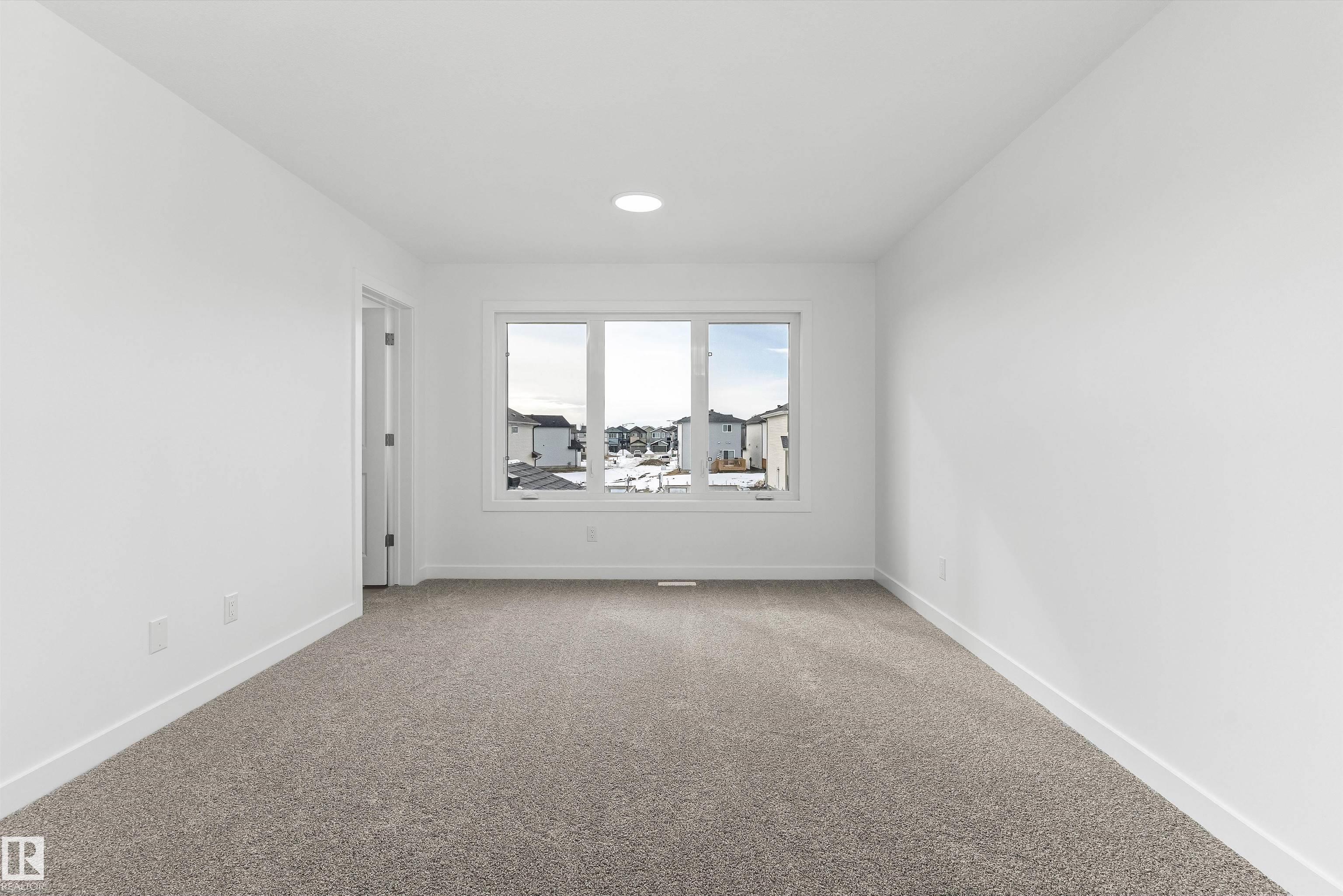 https://zimg.paragon.ice.com/ParagonImages/Property/PM/RAE/225397686/30/0/0/7e6dd3084469da7fd47d04fe8ef22002/1/035e72faae11530579d86a5de47c130a/225397686-d60d5df5-495d-4e12-89b2-fef3eb2b39b0.JPG