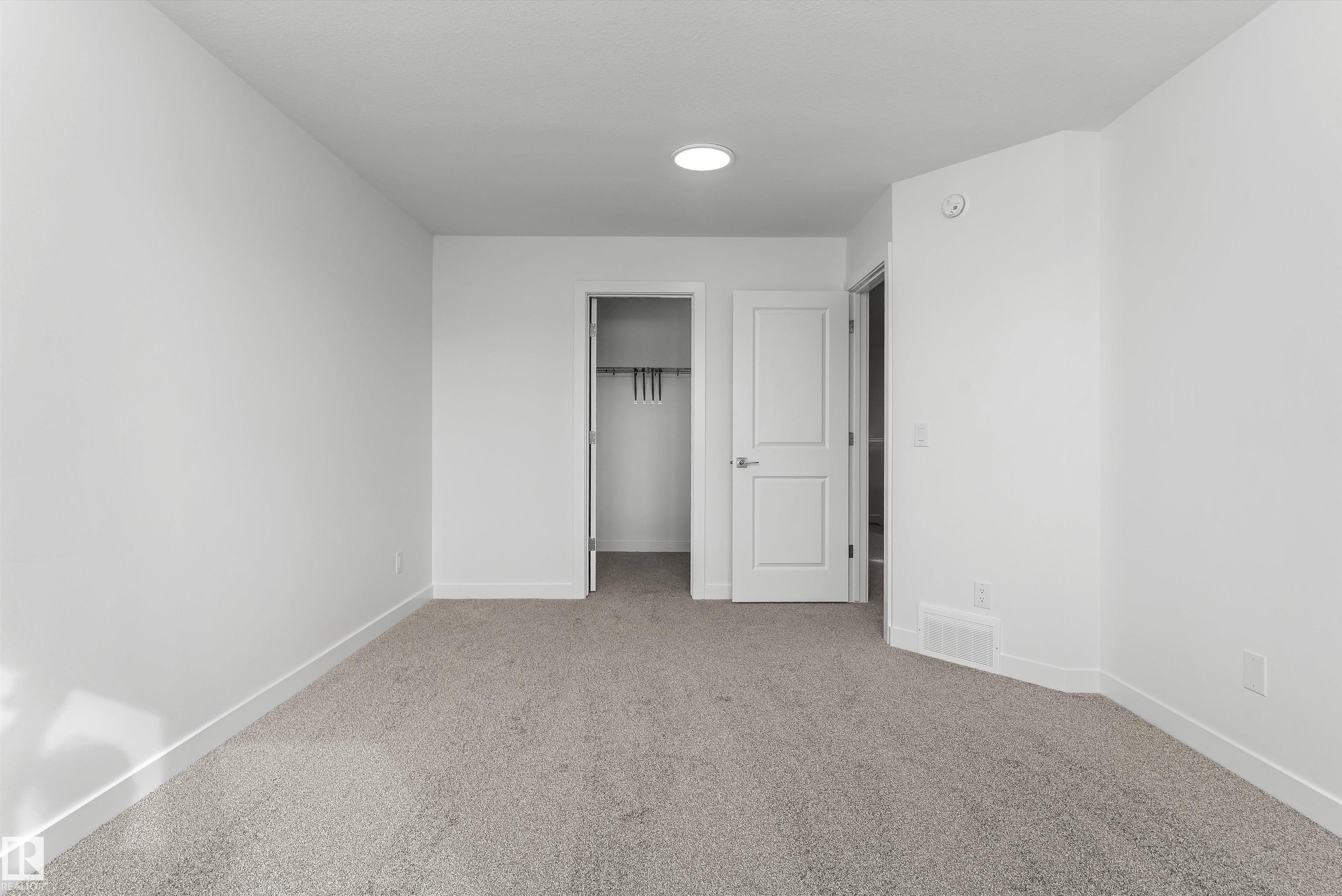 https://zimg.paragon.ice.com/ParagonImages/Property/PM/RAE/225397686/32/0/0/b25580f30647365b13e770dabf905d05/1/035e72faae11530579d86a5de47c130a/225397686-f2d37d83-2706-4eec-b498-0c2a69aaf6f8.JPG