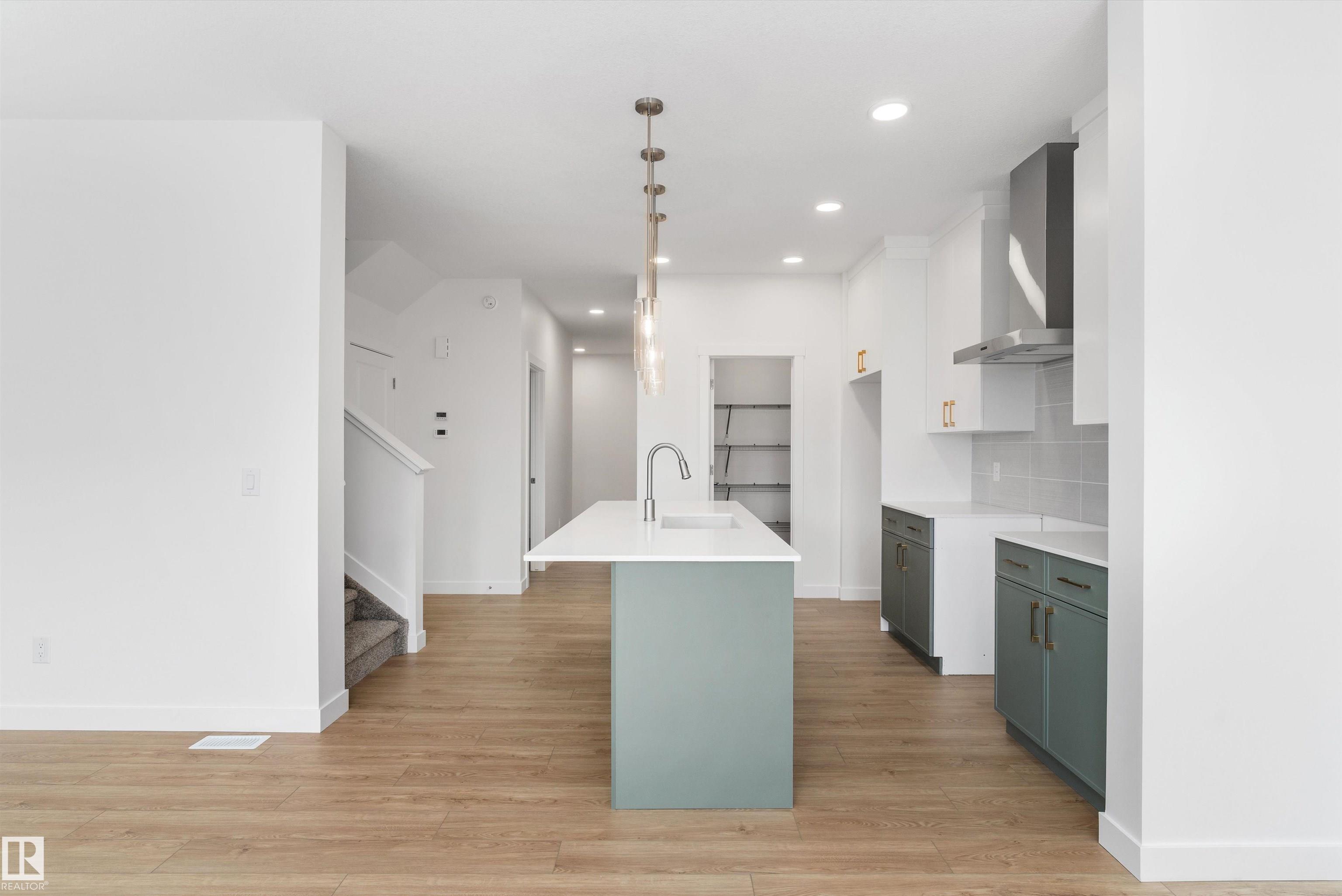 https://zimg.paragon.ice.com/ParagonImages/Property/PM/RAE/225397686/9/0/0/7180a259cbad44e1984cee59a38f349a/1/035e72faae11530579d86a5de47c130a/225397686-a327830f-f541-4731-a37d-2eb8b63f0de2.JPG