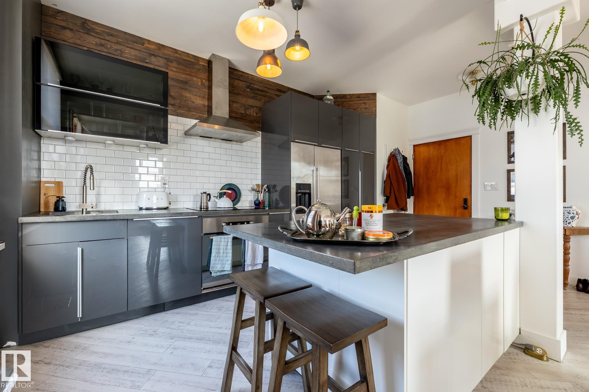 https://zimg.paragon.ice.com/ParagonImages/Property/PM/RAE/225397700/14/0/0/cbe2788dc4f7d8197bdbbe4d03ab799b/1/06cdac08bca700550104d75f9085303f/225397700-7be34fc0-0cf8-4b77-b9e9-49f9acf67545.JPG