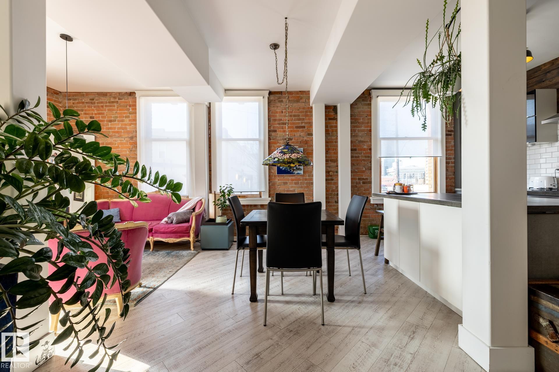 https://zimg.paragon.ice.com/ParagonImages/Property/PM/RAE/225397700/37/0/0/5783c1b83ef7d1330b549481e25109ce/1/06cdac08bca700550104d75f9085303f/225397700-de18f627-1ac5-46fa-9ba5-e7a37fac6b99.JPG