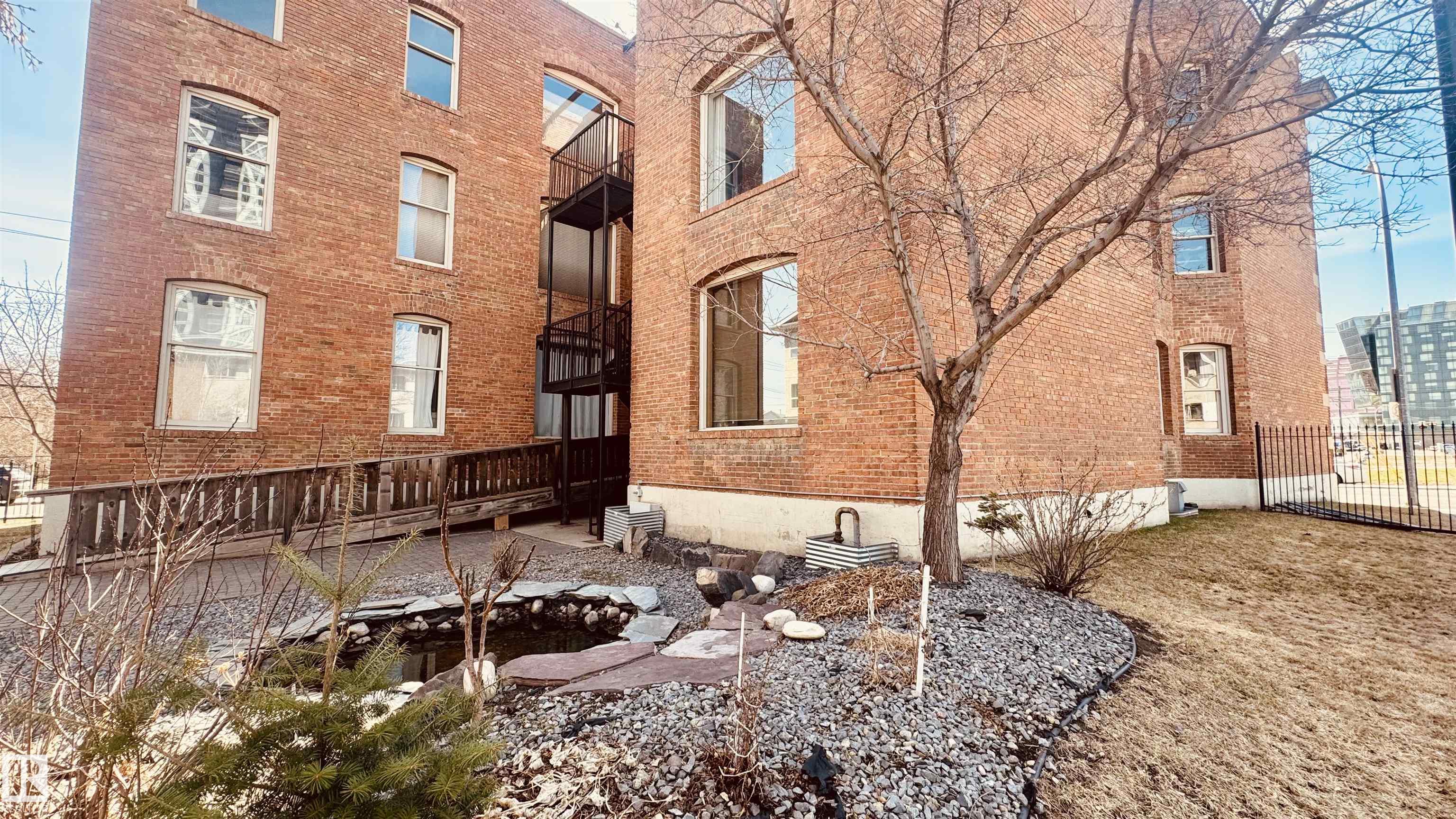 https://zimg.paragon.ice.com/ParagonImages/Property/PM/RAE/225397700/48/0/0/0f7ad618639e42c4a24afbd6ceda4ebf/1/06cdac08bca700550104d75f9085303f/225397700-db211b74-4df5-4d31-953e-eebf9ba38bd1.JPG