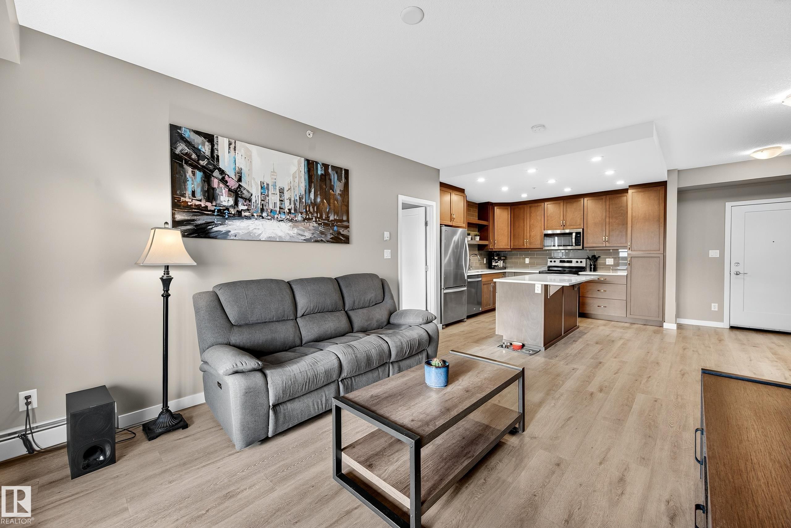https://zimg.paragon.ice.com/ParagonImages/Property/PM/RAE/225397717/13/0/0/30982be7a5d64f160e8499027b150ce5/1/003e4cc63f702589fd60f029ad1720fb/225397717-4a702f00-ac6c-464d-ae4d-faf76497f1d9.JPG