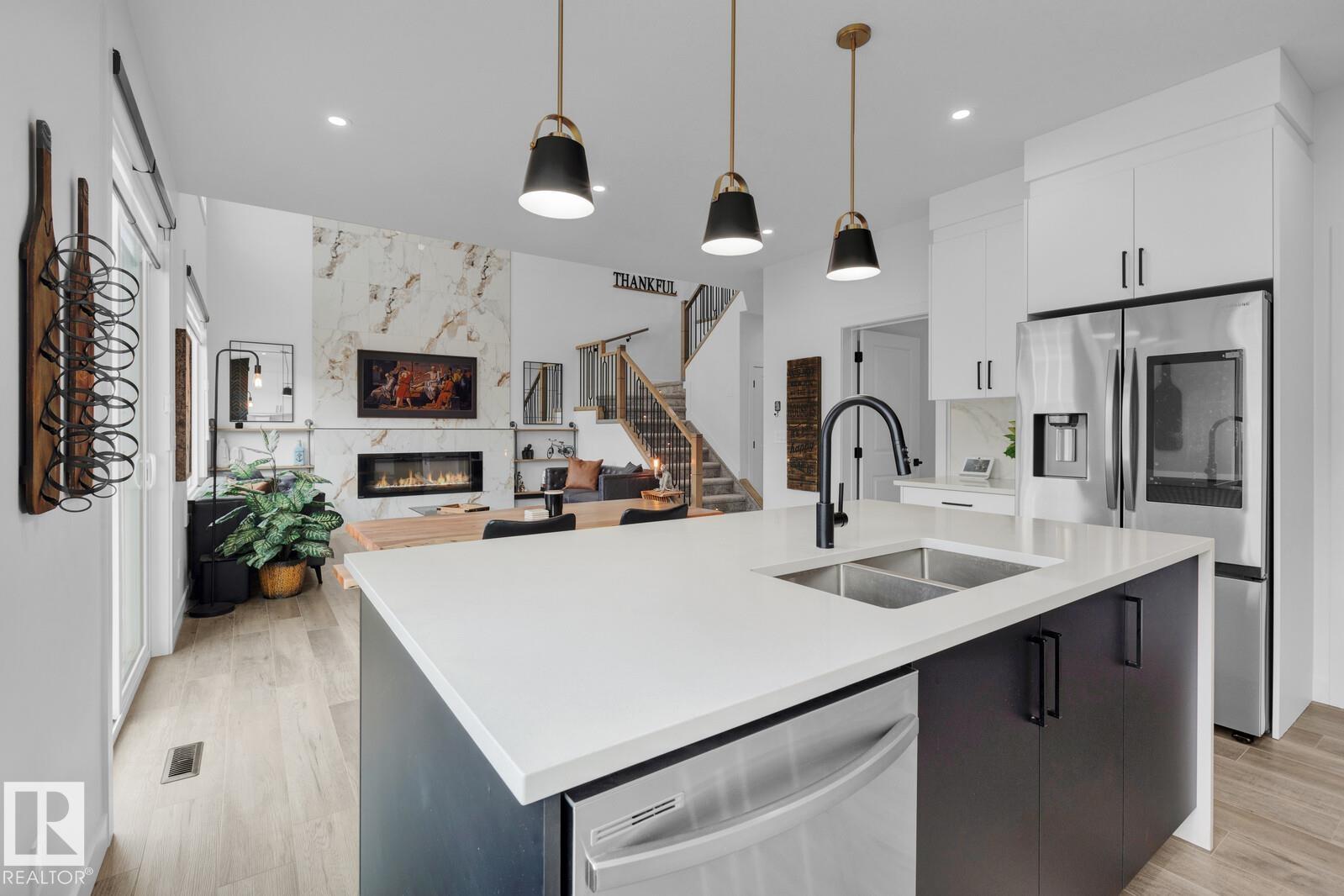 https://zimg.paragon.ice.com/ParagonImages/Property/PM/RAE/225397730/20/0/0/052bc3fec7a78841f9ea0bd5e0a1b331/1/c53c92059dfc5e32d2af571821f1c6bc/225397730-4C7BC0DD-61E9-4FAE-8D09-C428450AA2E3.JPG