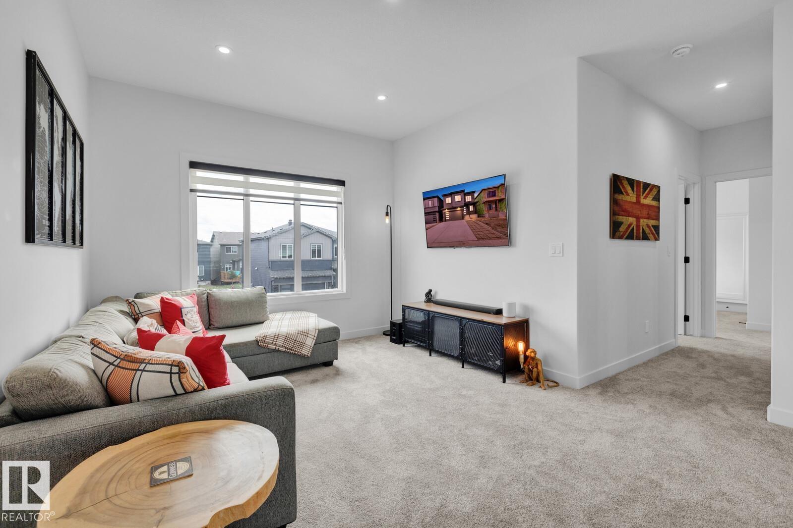 https://zimg.paragon.ice.com/ParagonImages/Property/PM/RAE/225397730/30/0/0/29164d790c485e9b9a1bce8d2cf28318/1/c53c92059dfc5e32d2af571821f1c6bc/225397730-5D49A0CE-632C-4C2C-BFC6-0D26336CFA80.JPG