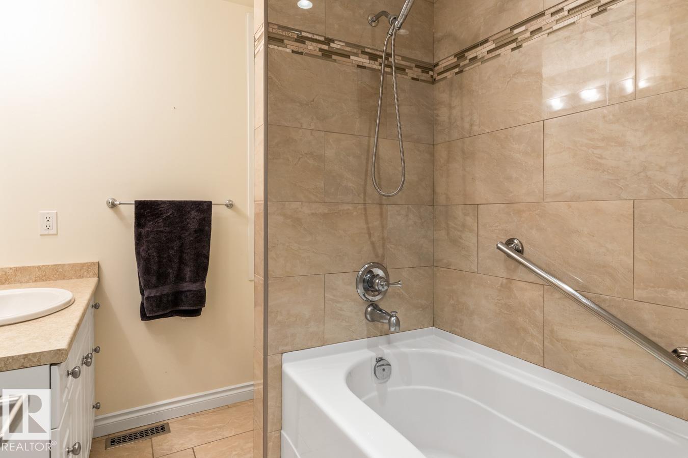 Photo 14 at 18536 68 Avenue NW, Ormsby Place, Edmonton