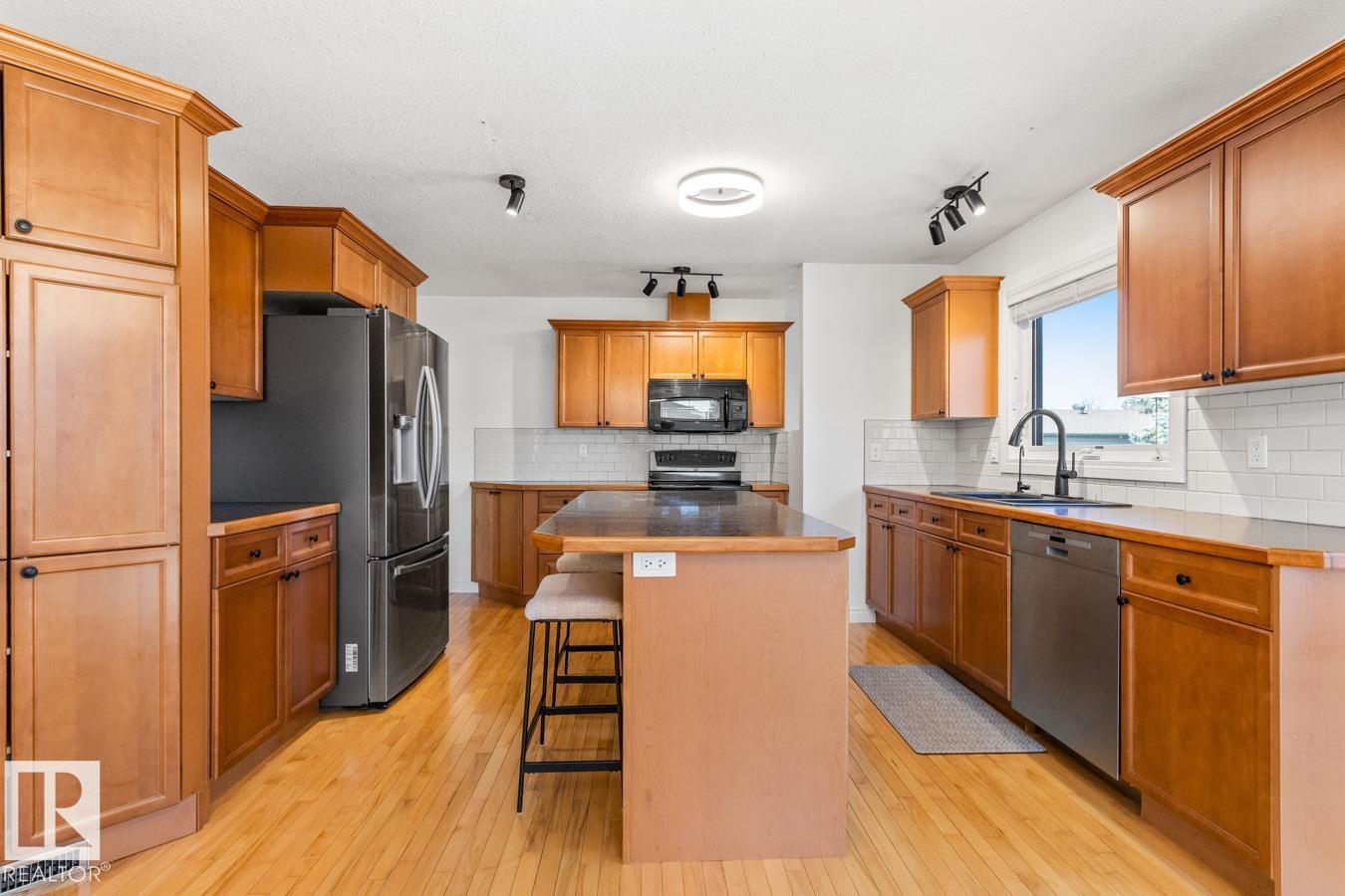 18536 68 Avenue NW, Ormsby Place, Edmonton