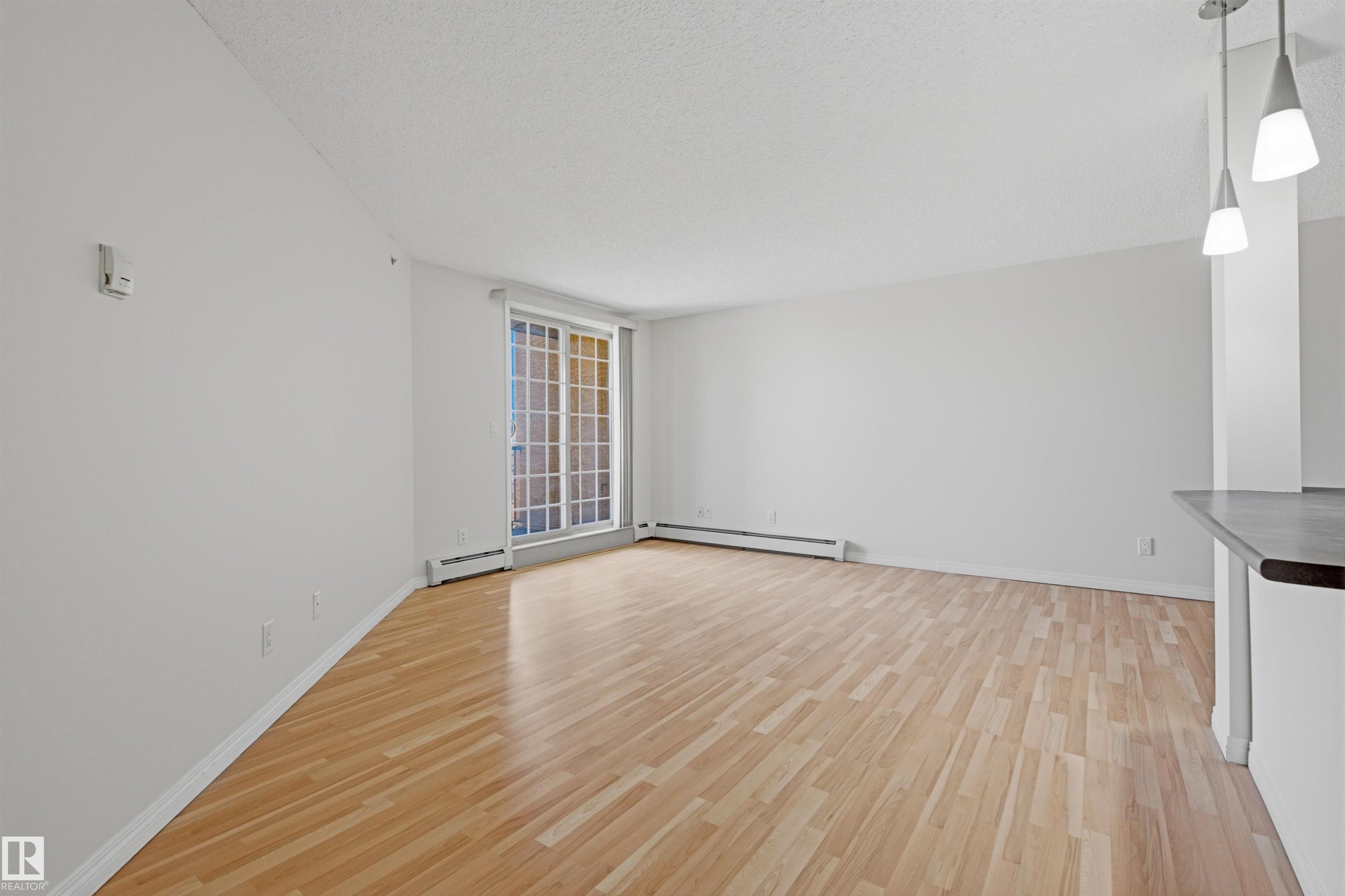 https://zimg.paragon.ice.com/ParagonImages/Property/PM/RAE/225397758/13/0/0/765bdffbc492fefce61b7250a4ea0ada/1/9a6a7020e0bf0aad77552311bc3b815a/225397758-69523bc4-7b20-49d7-9064-41a5c4a4c6b4.JPG
