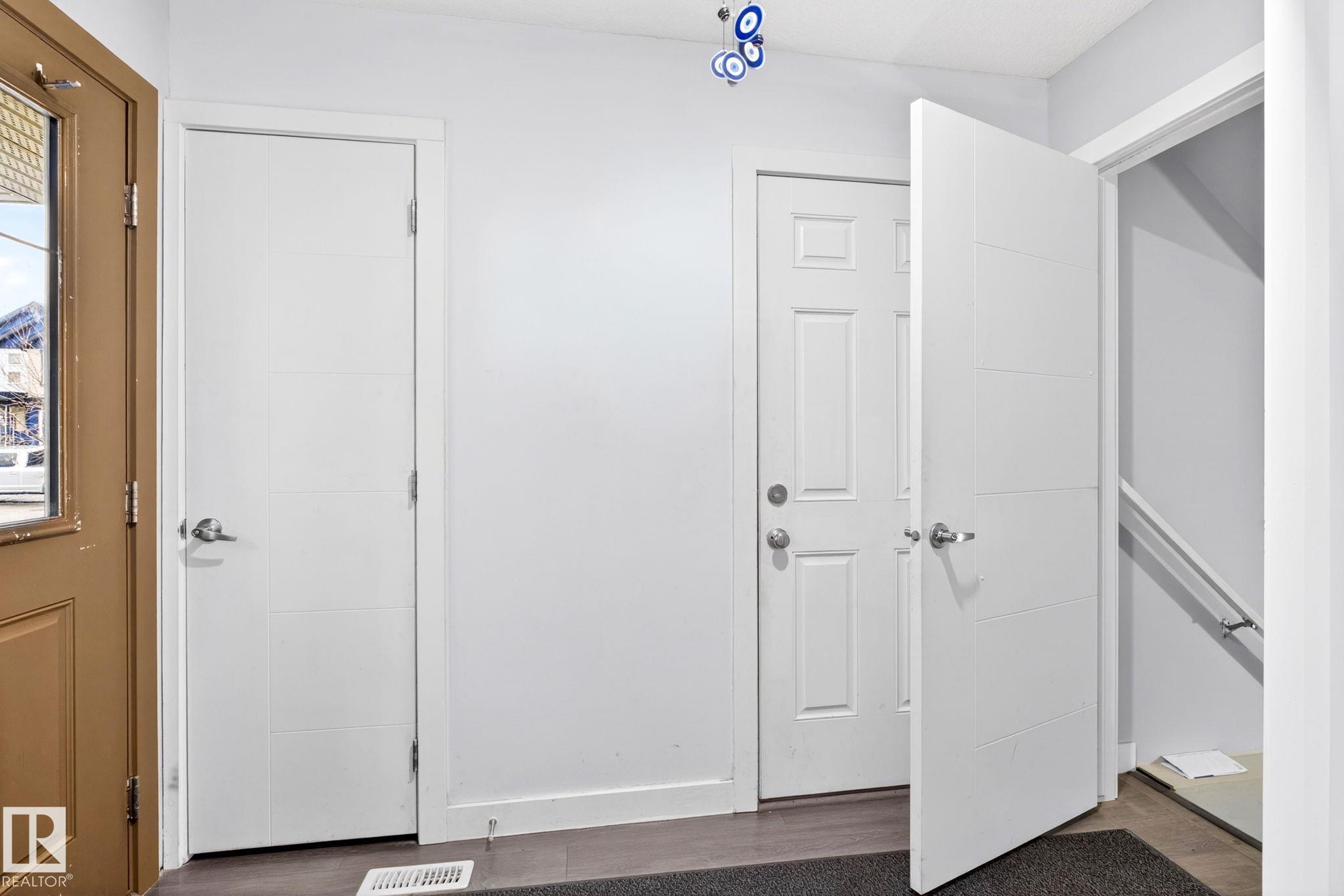 308 42 Avenue NW, Maple Crest, Edmonton