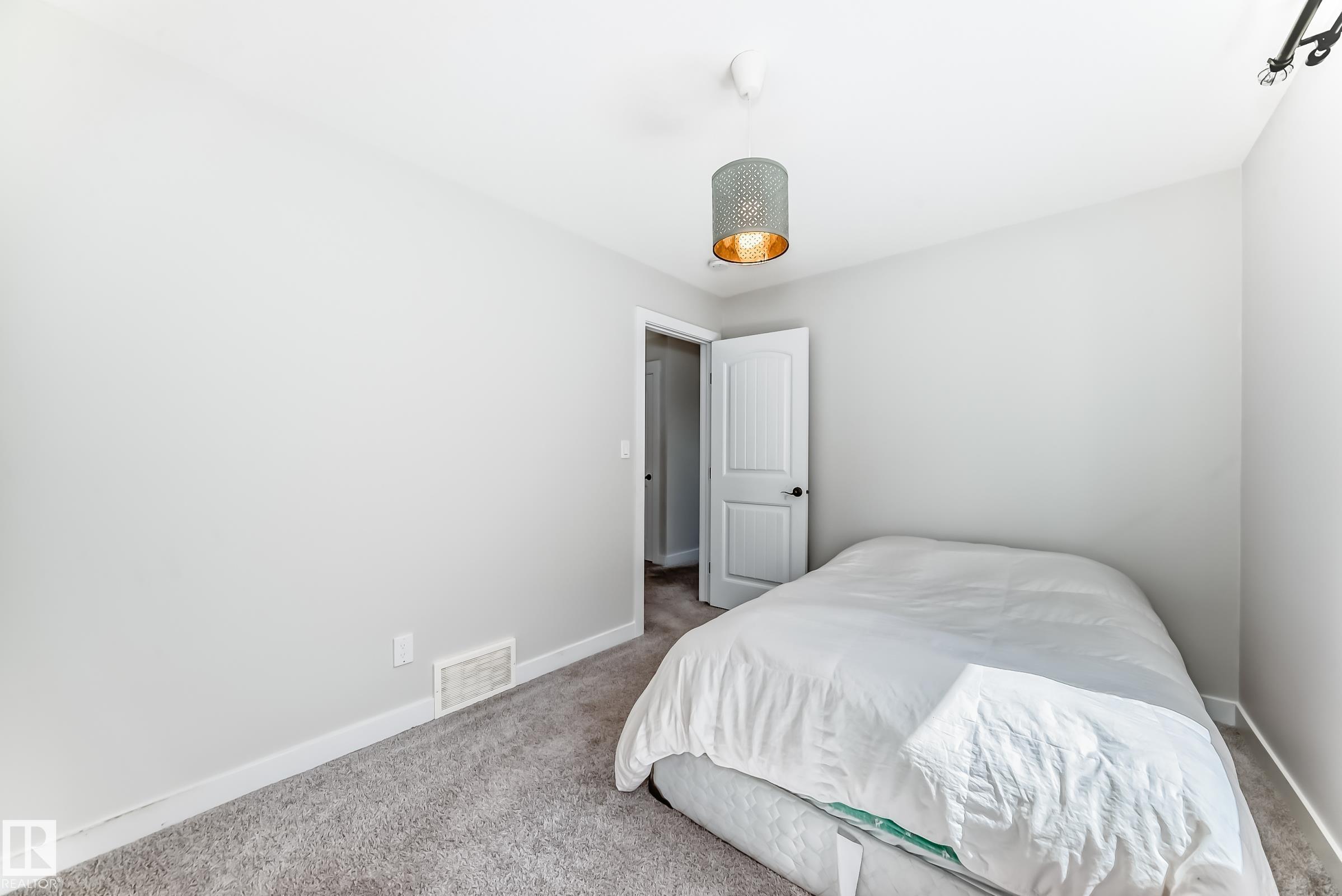 https://zimg.paragon.ice.com/ParagonImages/Property/PM/RAE/225397815/38/0/0/acfda447913e788ba5c4c70c2f9dfac5/1/9b23825dc731f08fc8cc2994c5a7adec/225397815-4b754056-da03-4243-a935-64d27587debe.JPG