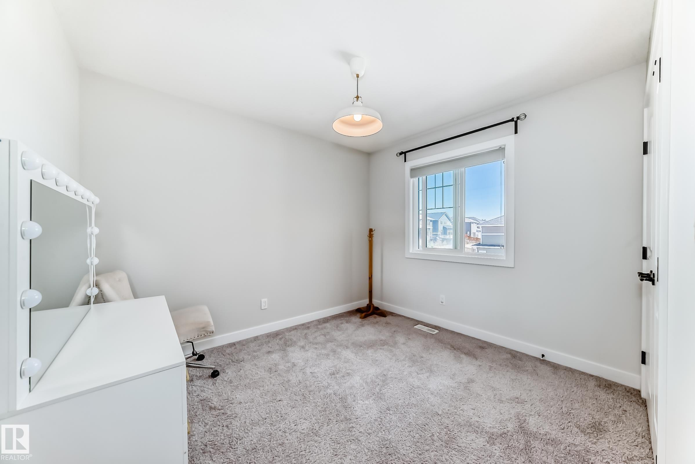 https://zimg.paragon.ice.com/ParagonImages/Property/PM/RAE/225397815/39/0/0/bf4c4c4d84079494fa93aca1a8b026e3/1/9b23825dc731f08fc8cc2994c5a7adec/225397815-c1f15059-edb6-42f9-bfa5-0f389bfa77e6.JPG