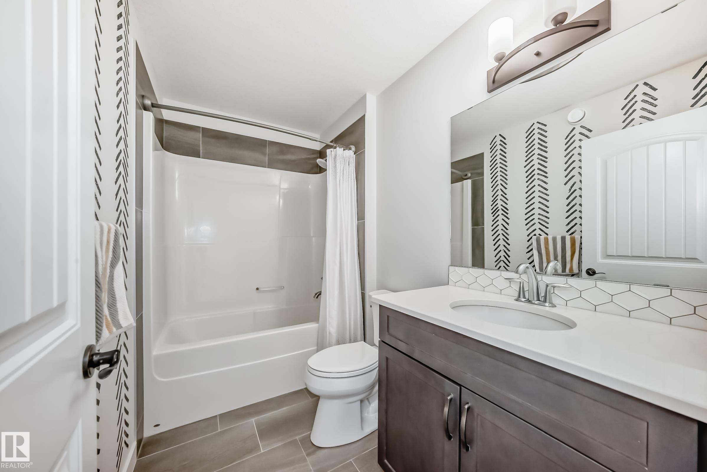 https://zimg.paragon.ice.com/ParagonImages/Property/PM/RAE/225397815/41/0/0/7cf72a6a53105f6d9bee2c6ef626b789/1/9b23825dc731f08fc8cc2994c5a7adec/225397815-51b18ee1-1232-4941-95c8-6c9e86448338.JPG