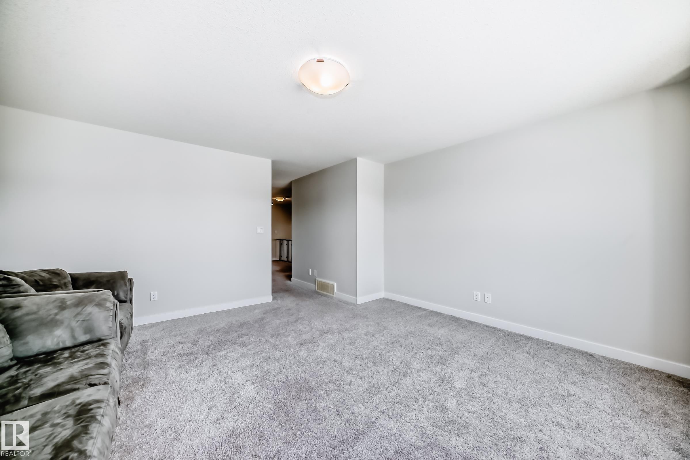 https://zimg.paragon.ice.com/ParagonImages/Property/PM/RAE/225397815/44/0/0/8e4eee090240909463488a76d489ccc4/1/9b23825dc731f08fc8cc2994c5a7adec/225397815-345ce1bd-ae18-435b-8630-2af109dae34f.JPG