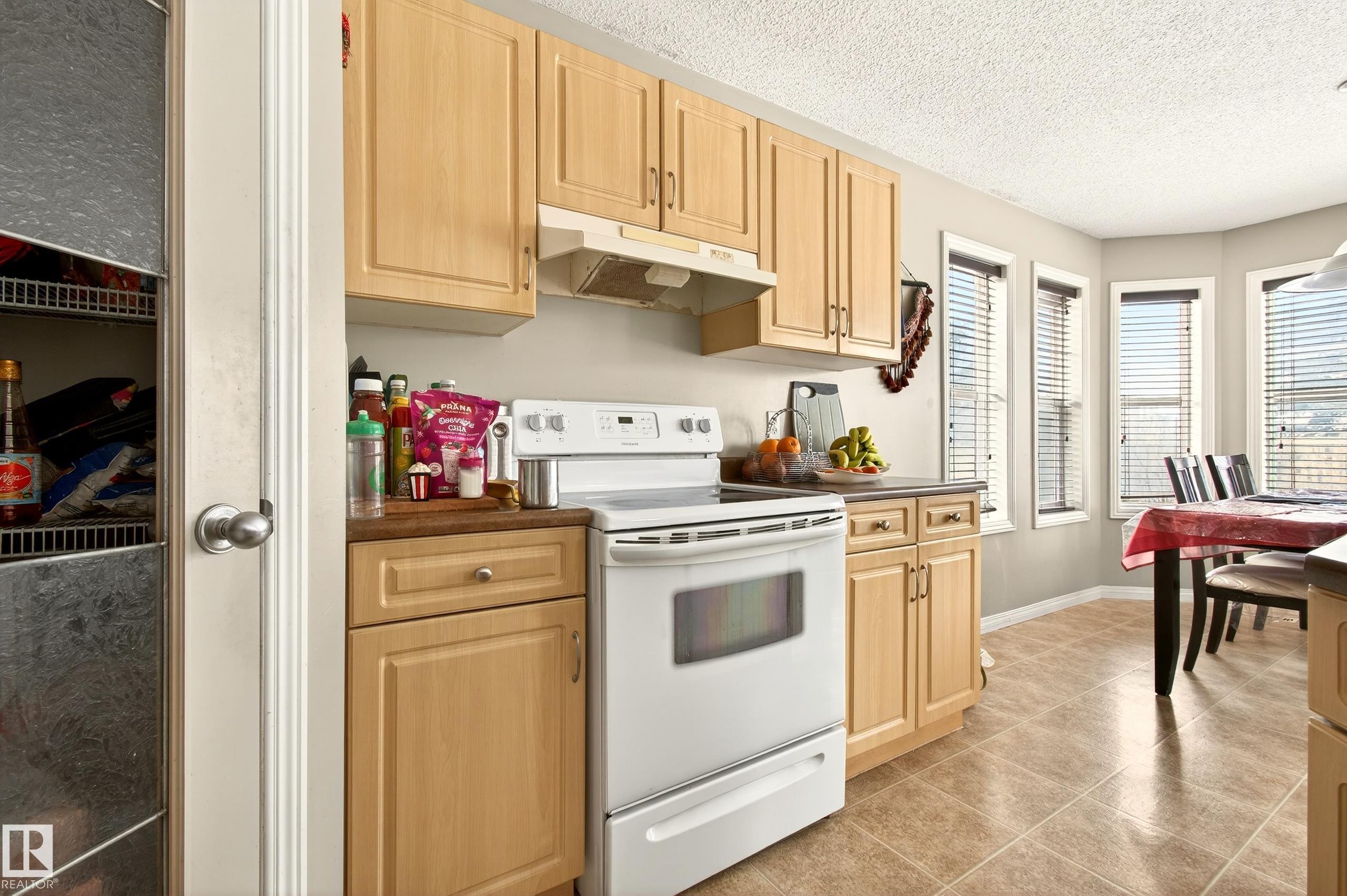 Photo 13 at 8922 5av SW, Ellerslie, Edmonton
