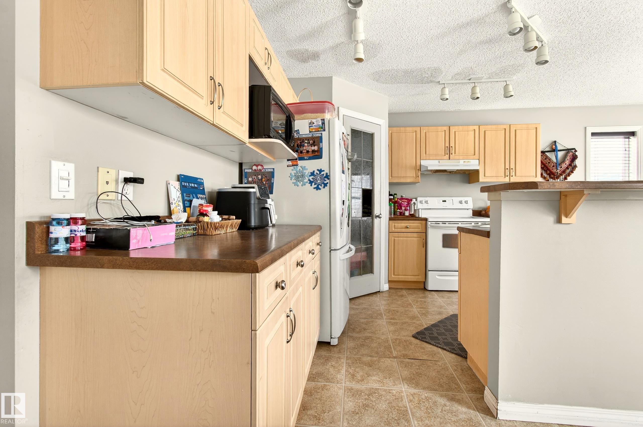 Photo 14 at 8922 5av SW, Ellerslie, Edmonton